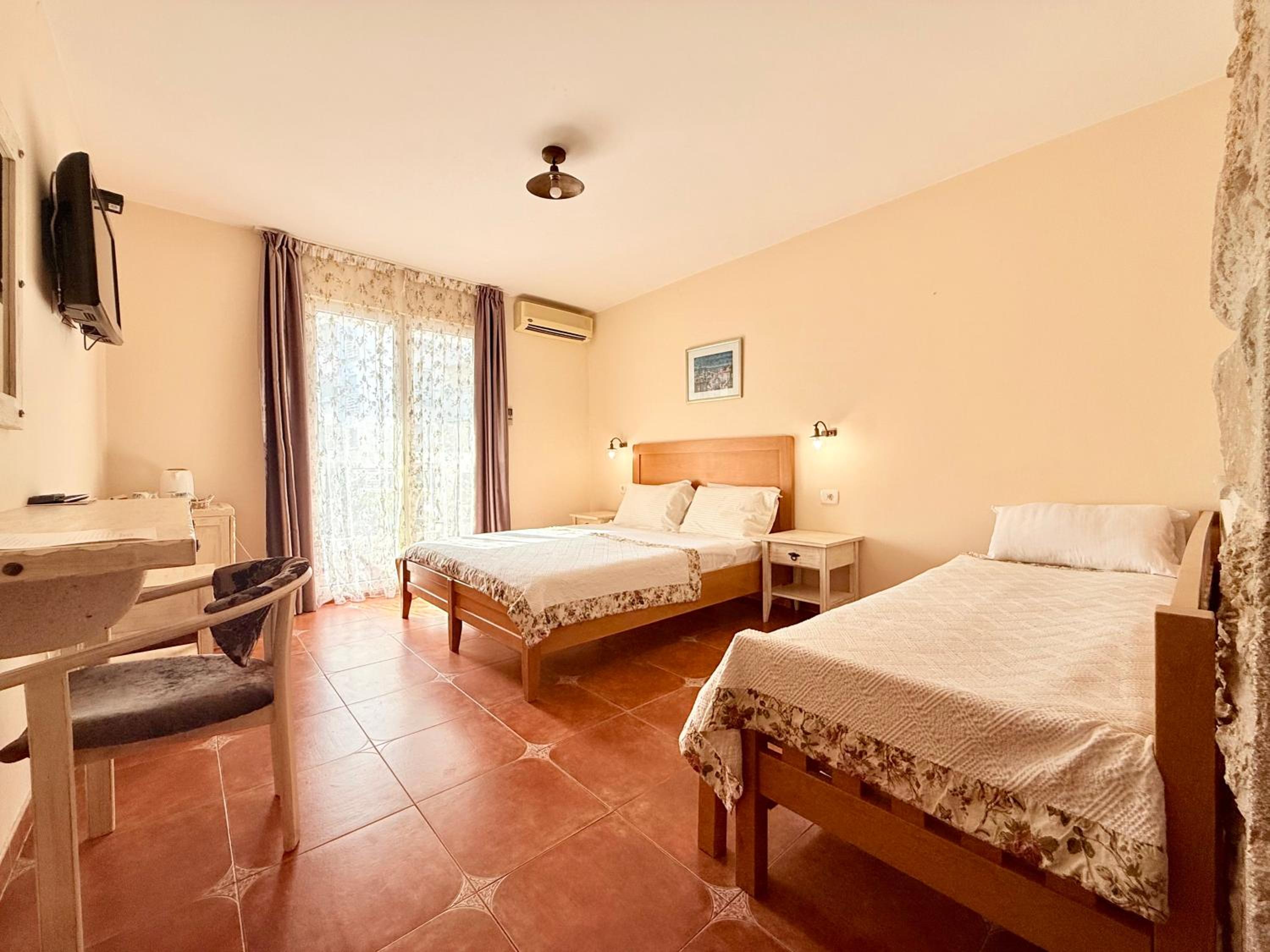 Superior Triple Room photo 2