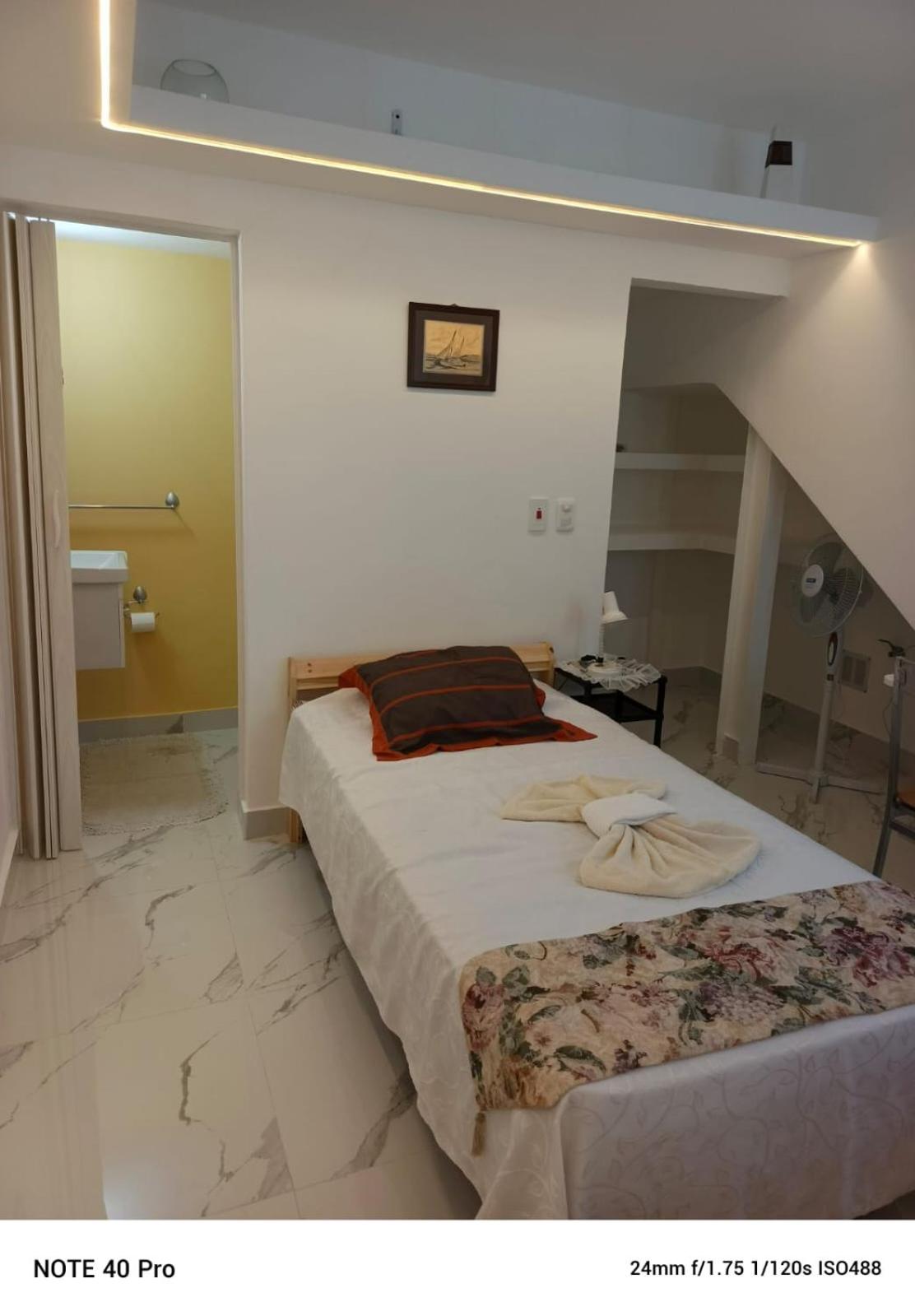 Standard Single Room with Shower photo 3