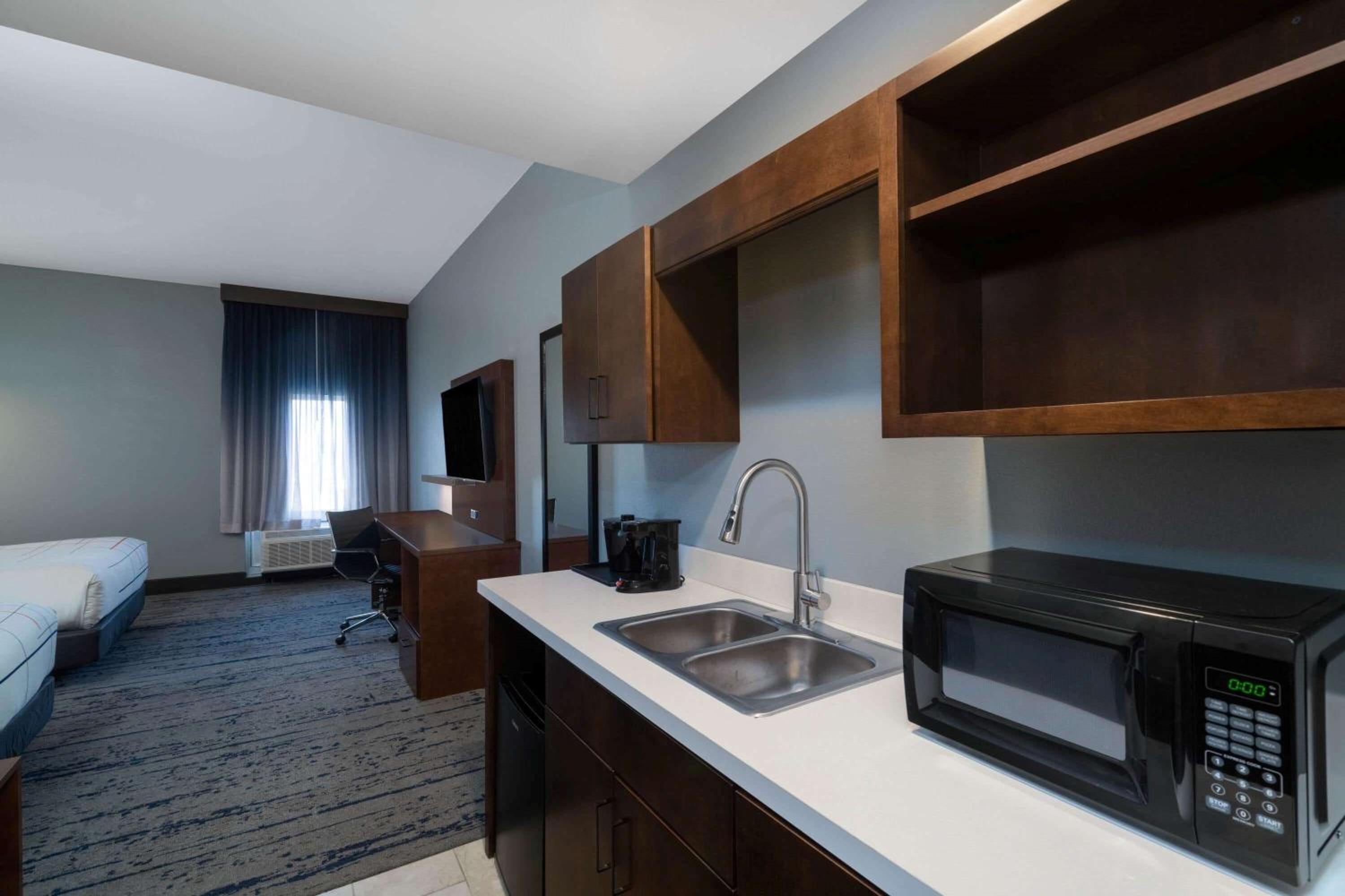 2 Queen Bed, Efficiency Room, Non-Smoking