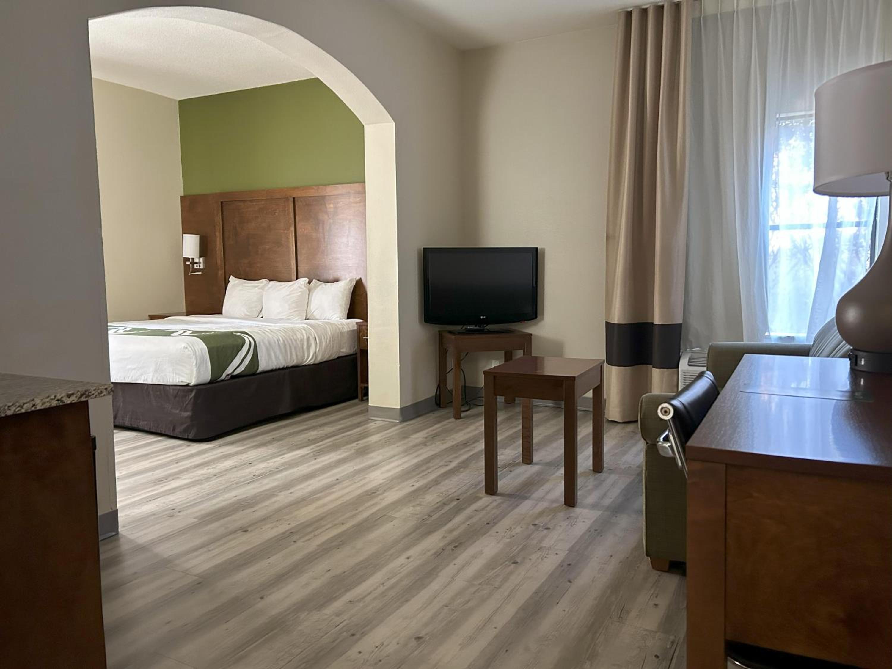 King Room - Accessible/Non-Smoking - Photo 1