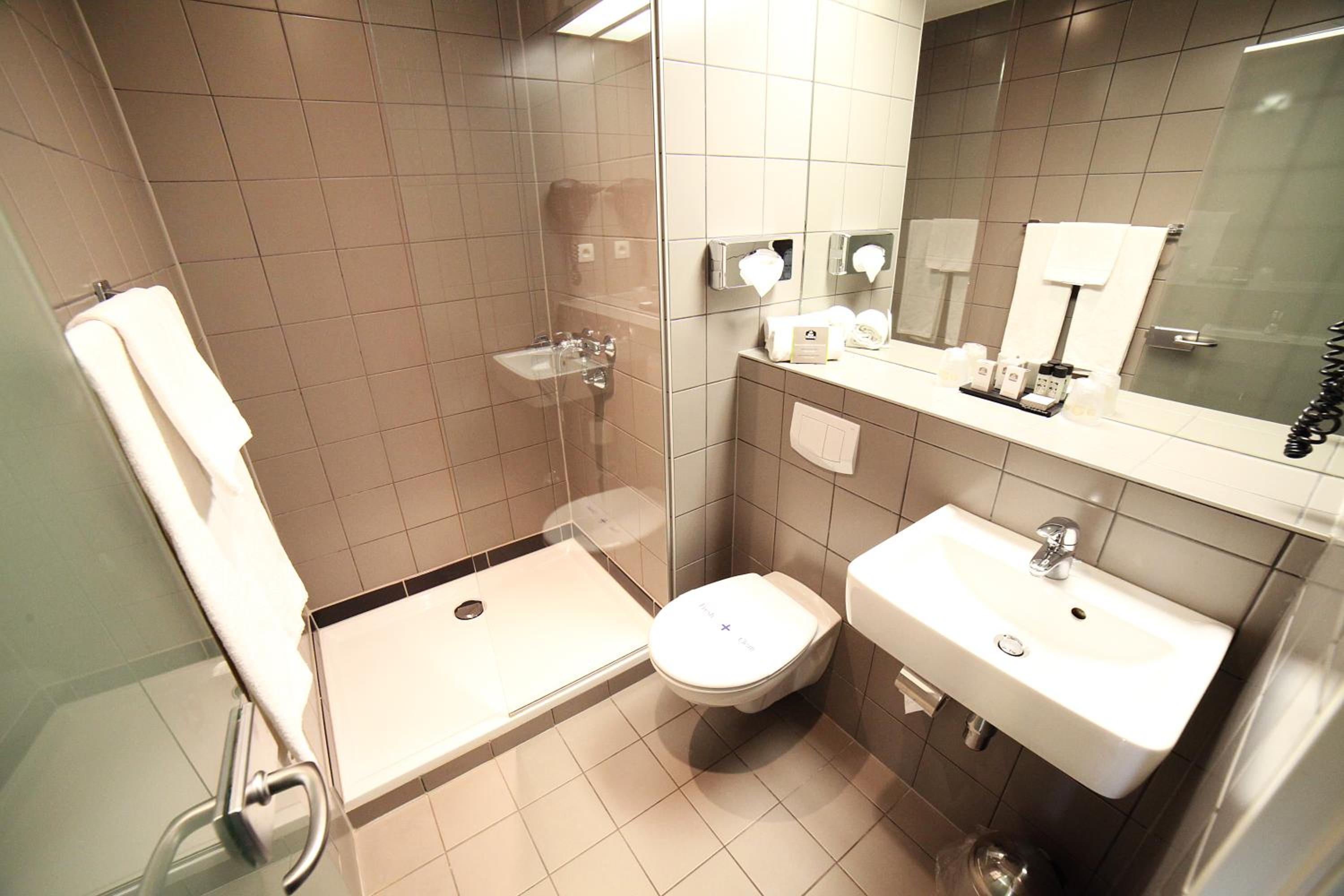 Standard Twin Room - Photo 8