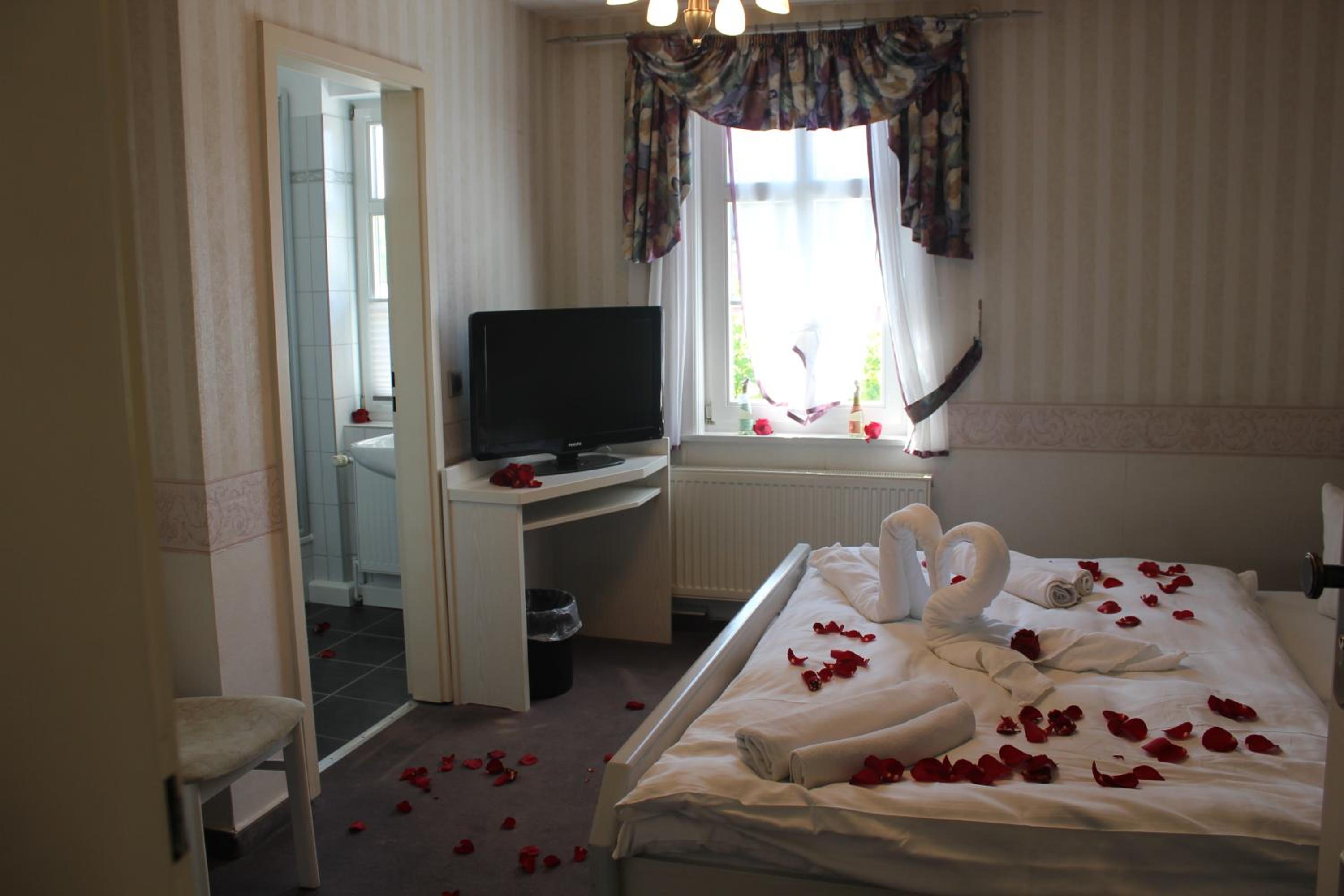 Standard Double Room - Photo 6