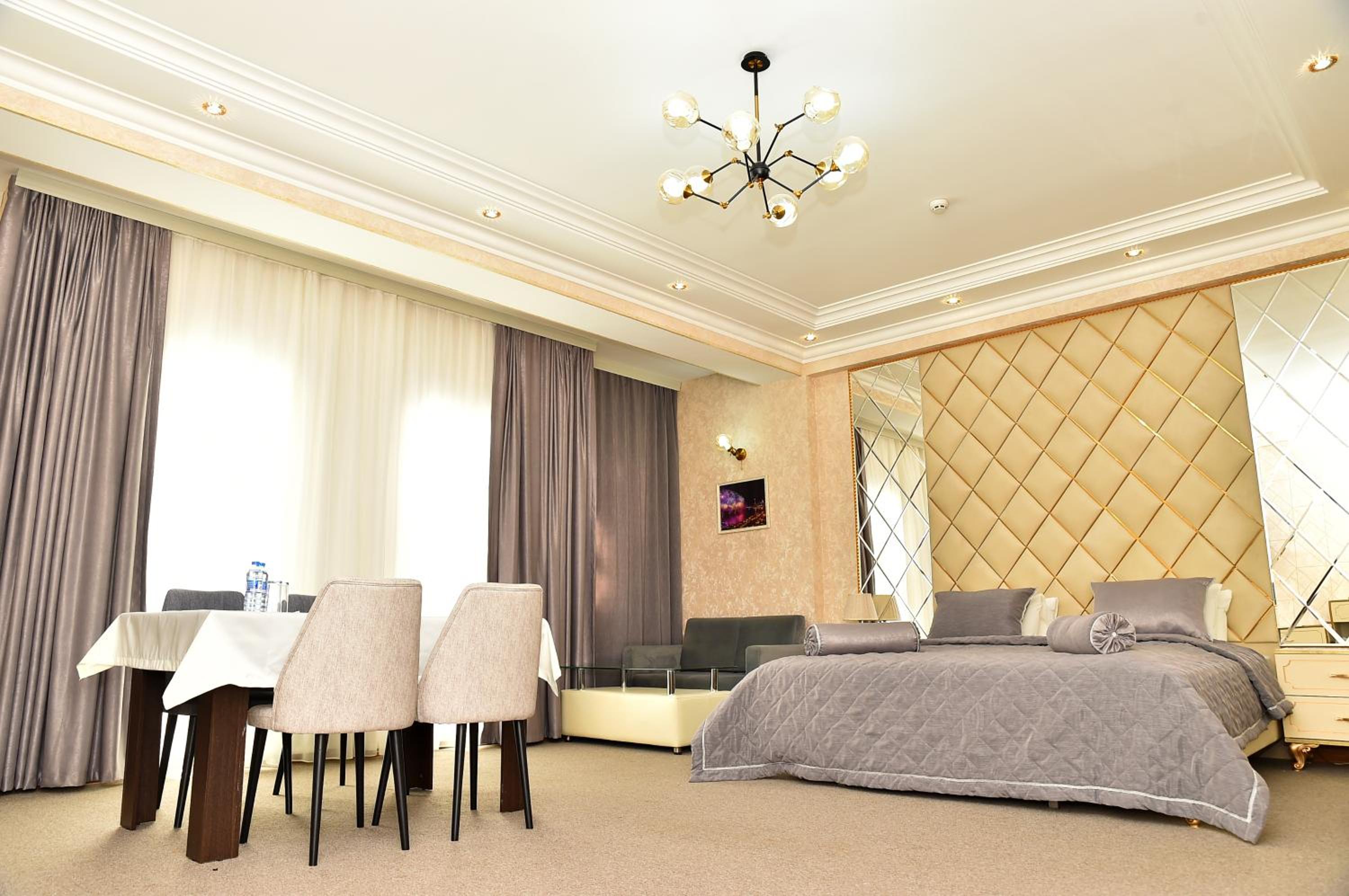 King Suite with Balcony photo 1