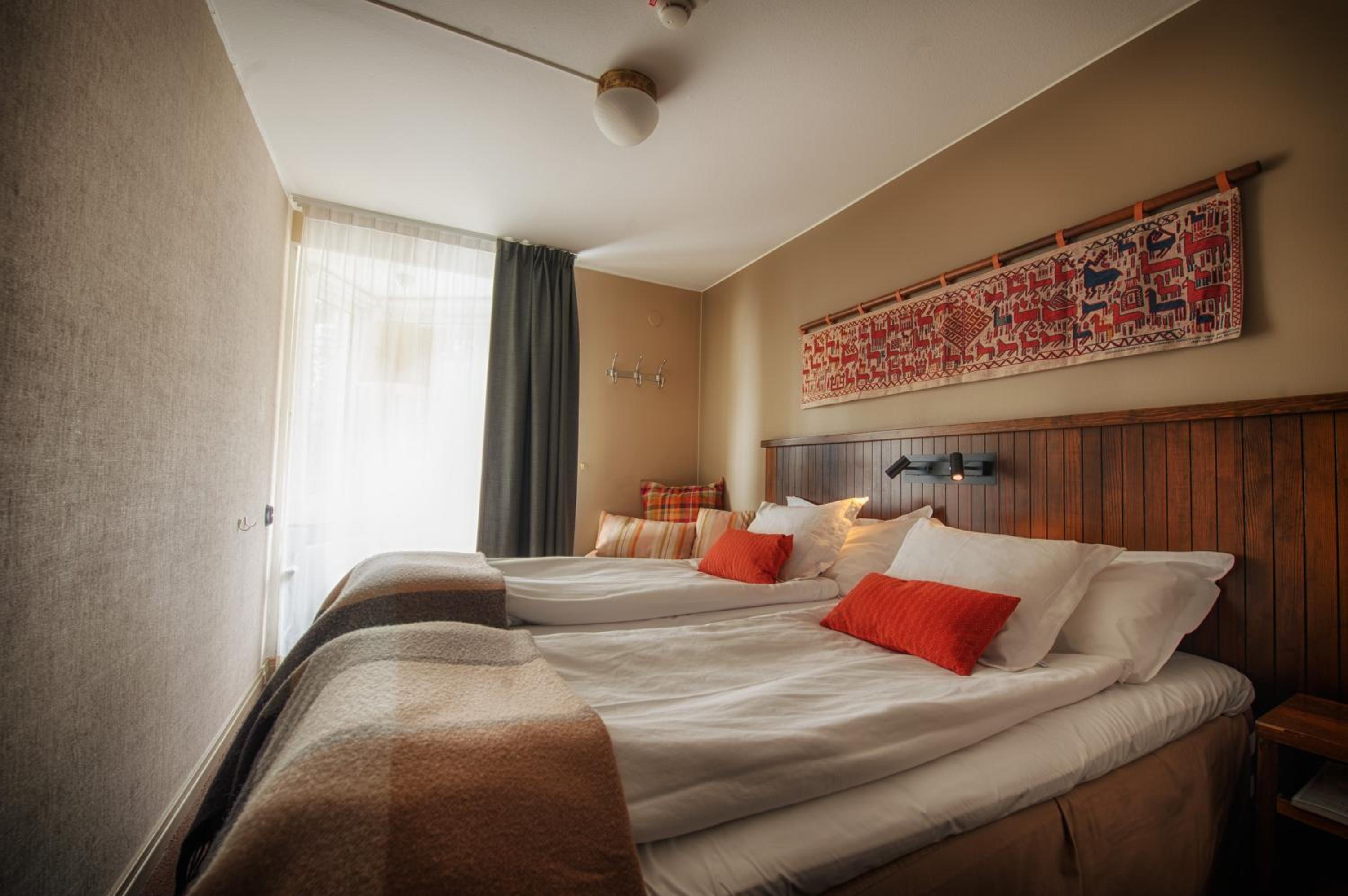 Standard Double or Twin Room - Photo 10