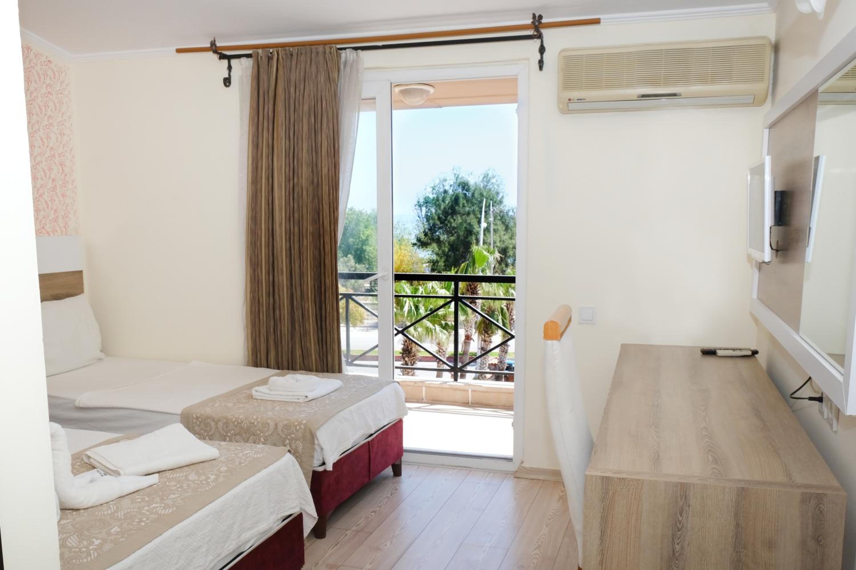 Double or Twin Room with Partial Sea View