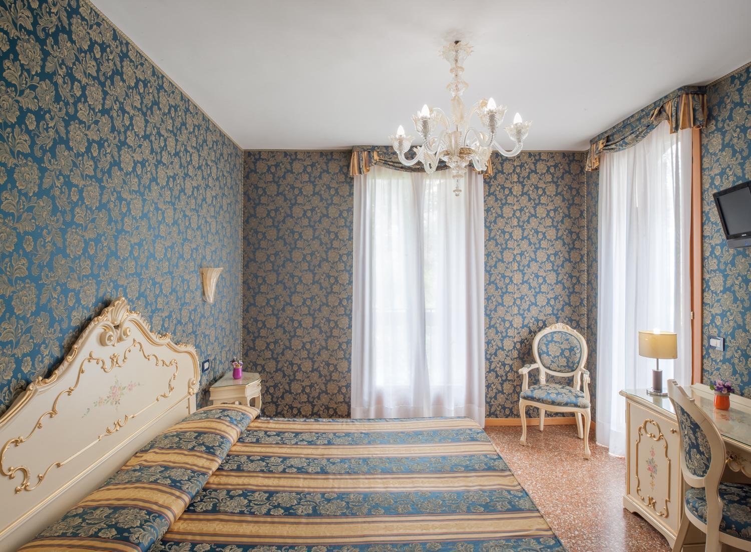Deluxe Double or Twin Room with Balcony photo 3