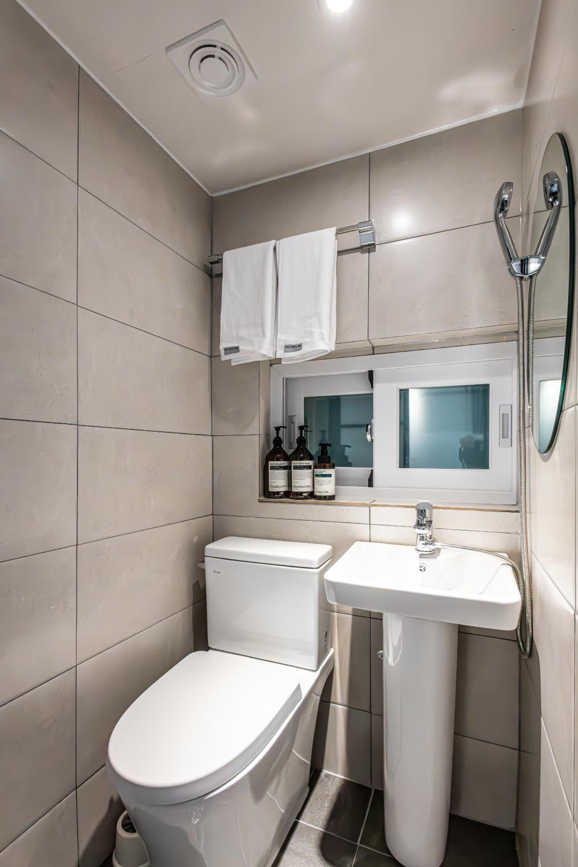 Large Double Room - Photo 15