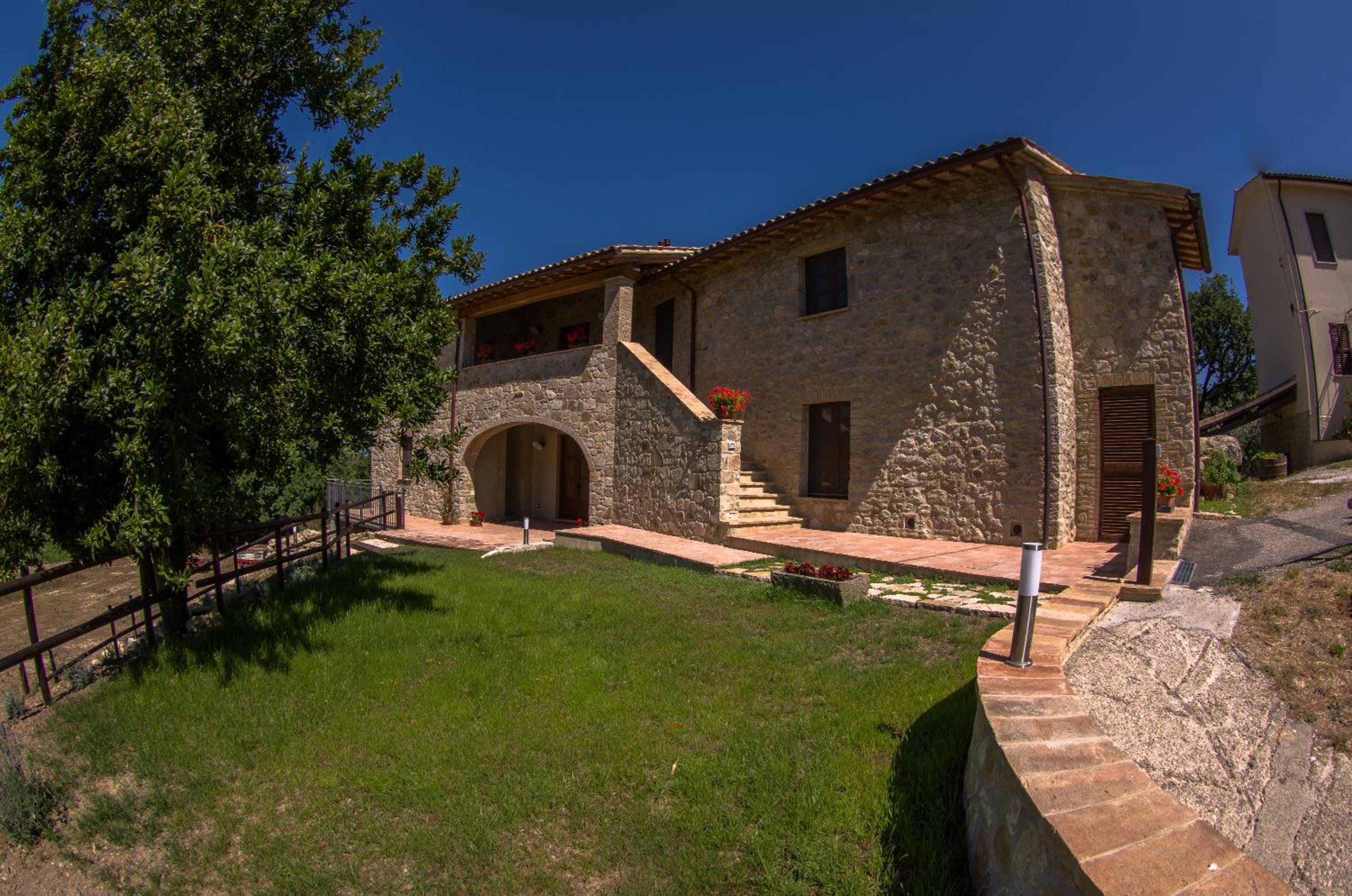 Two-Bedroom House - Photo 2