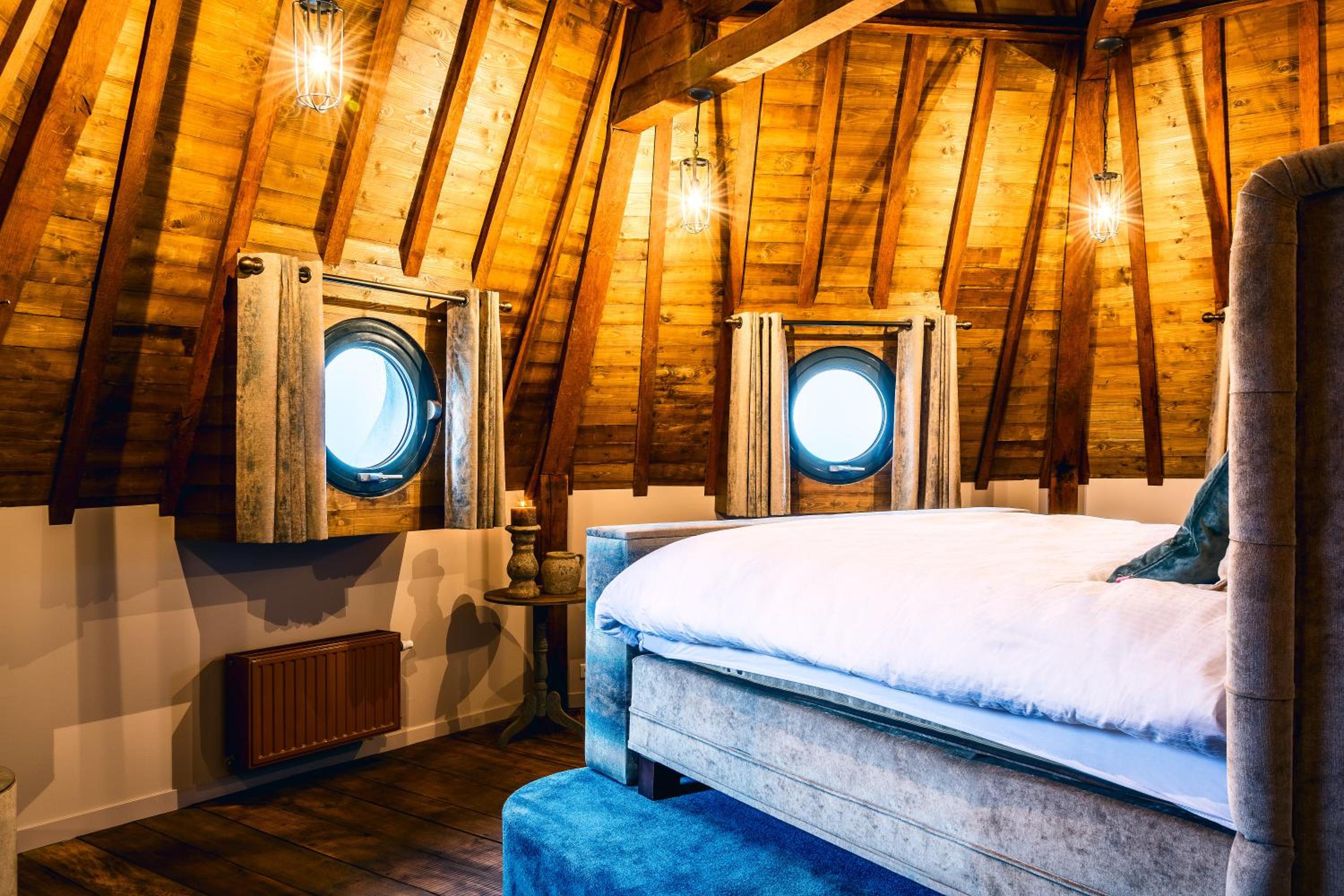 Deluxe Suite with Sea View photo 2