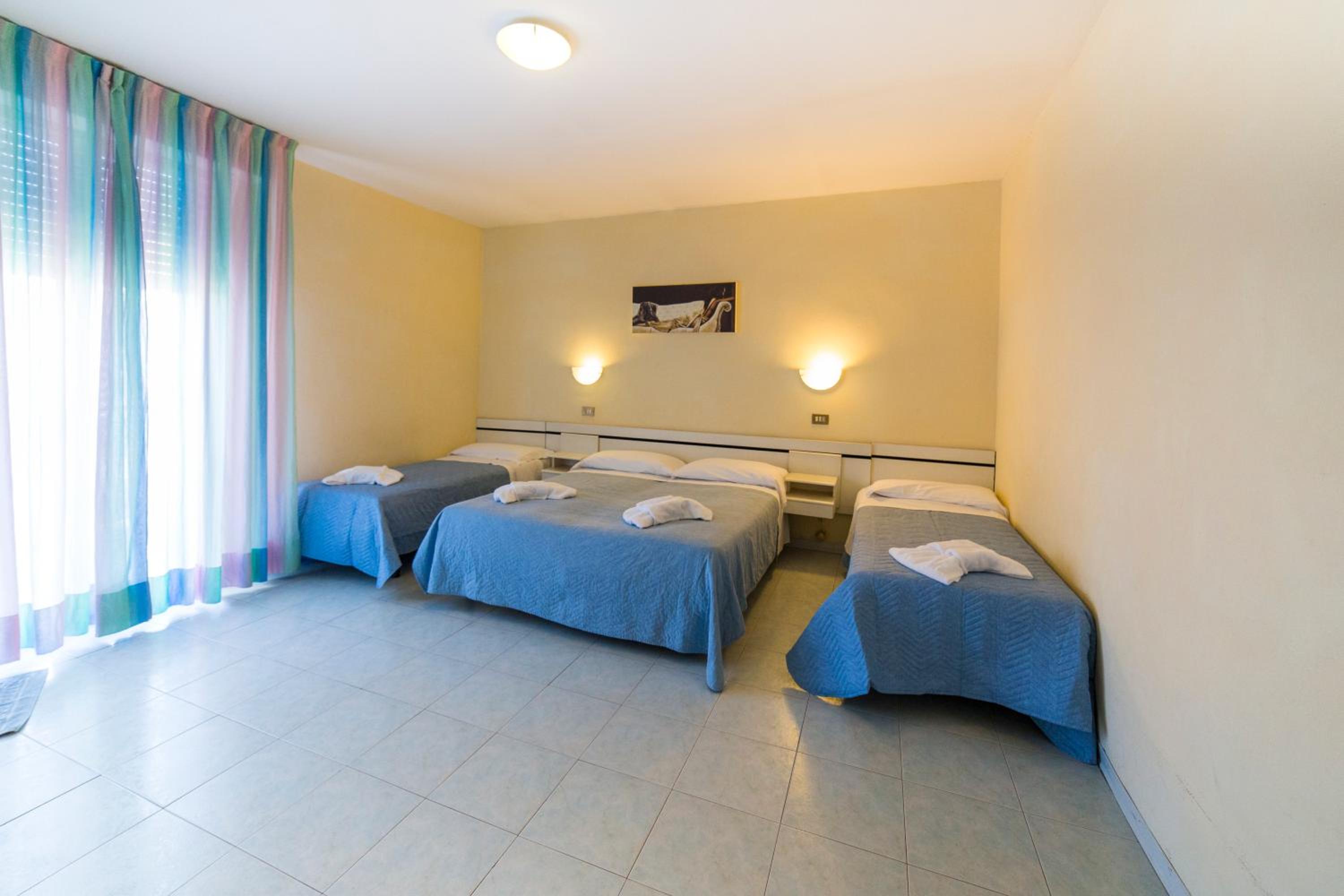 Quadruple Room - Photo 2