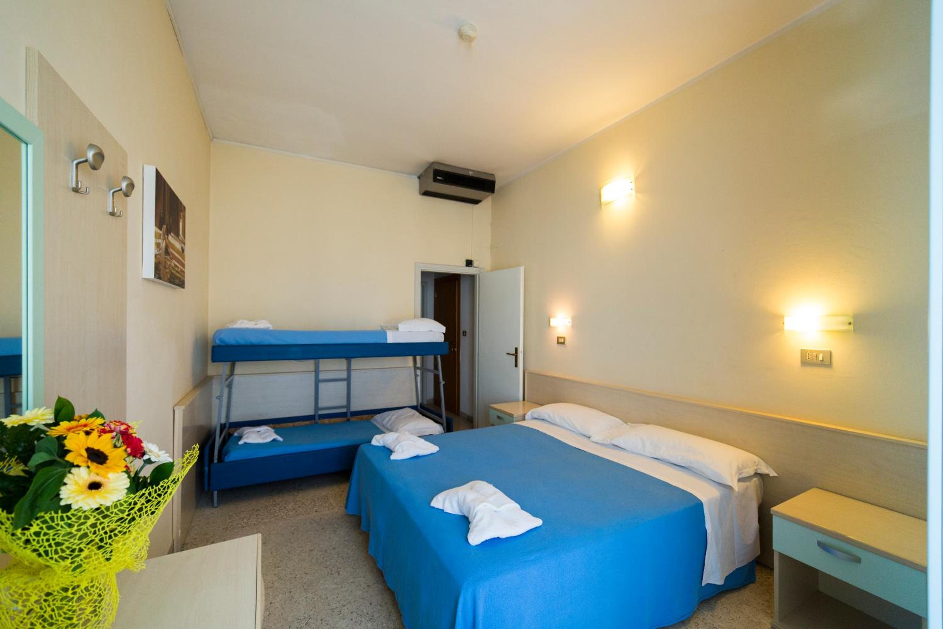 Quadruple Room - Photo 3