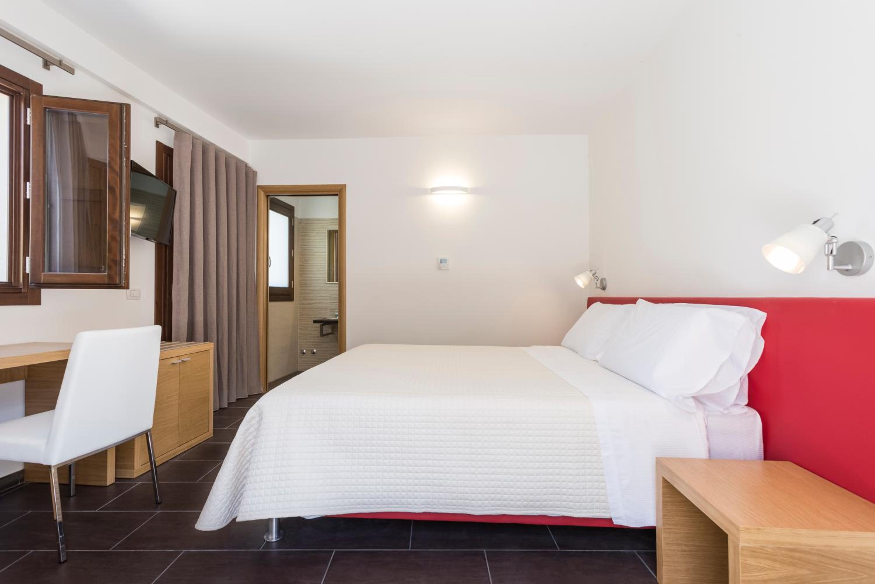 Deluxe Double or Twin Room with Garden View photo 3