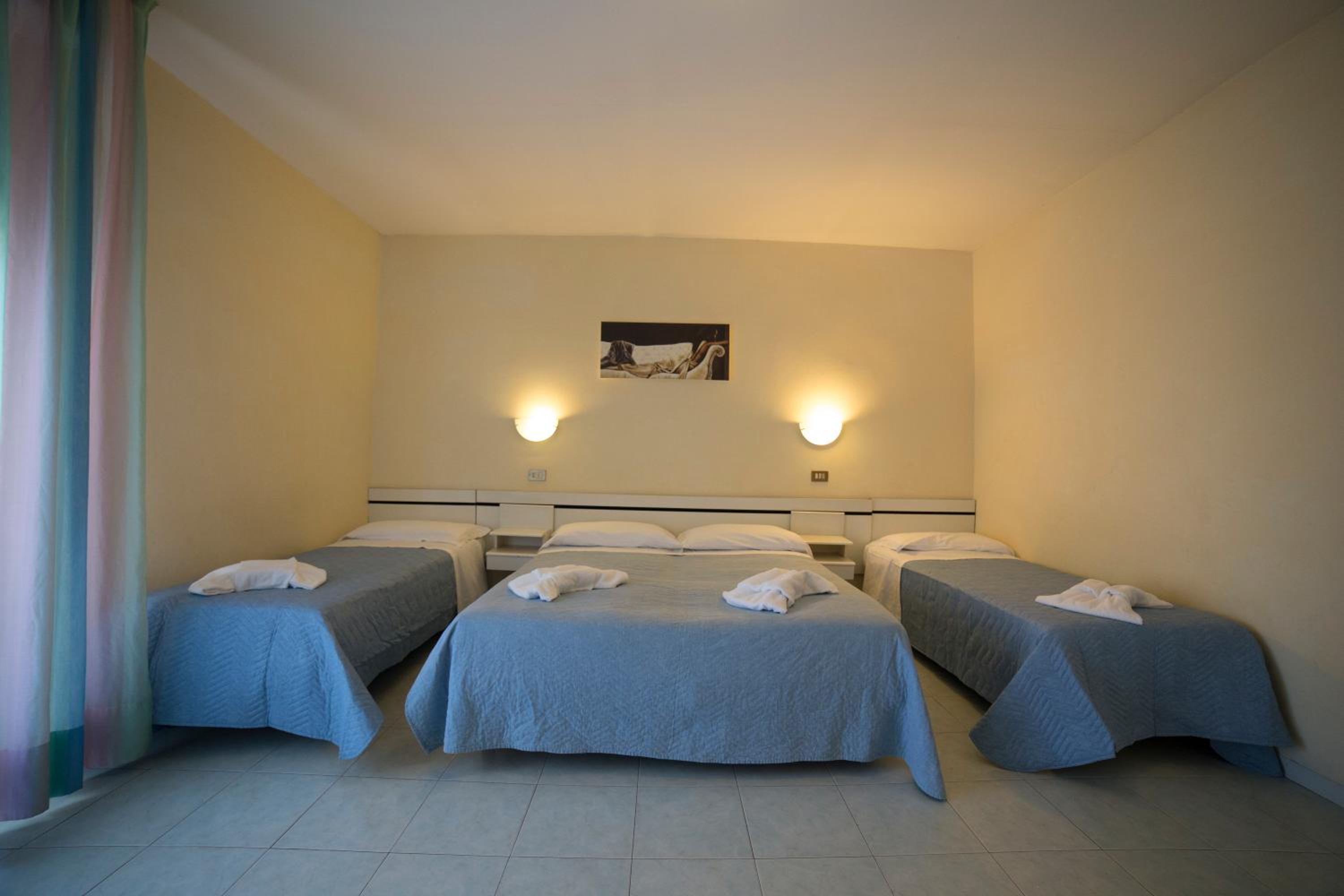 Quadruple Room - Photo 5