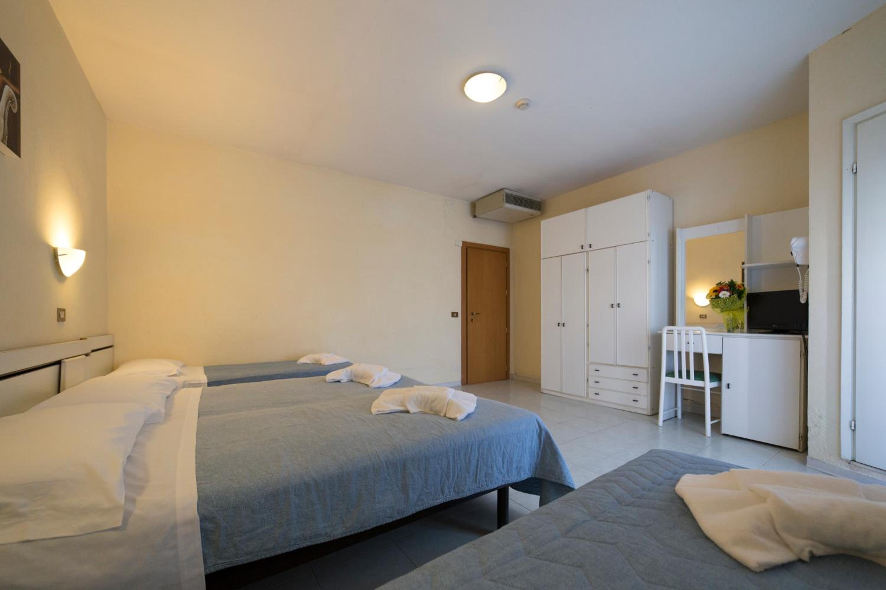 Quadruple Room - Photo 1