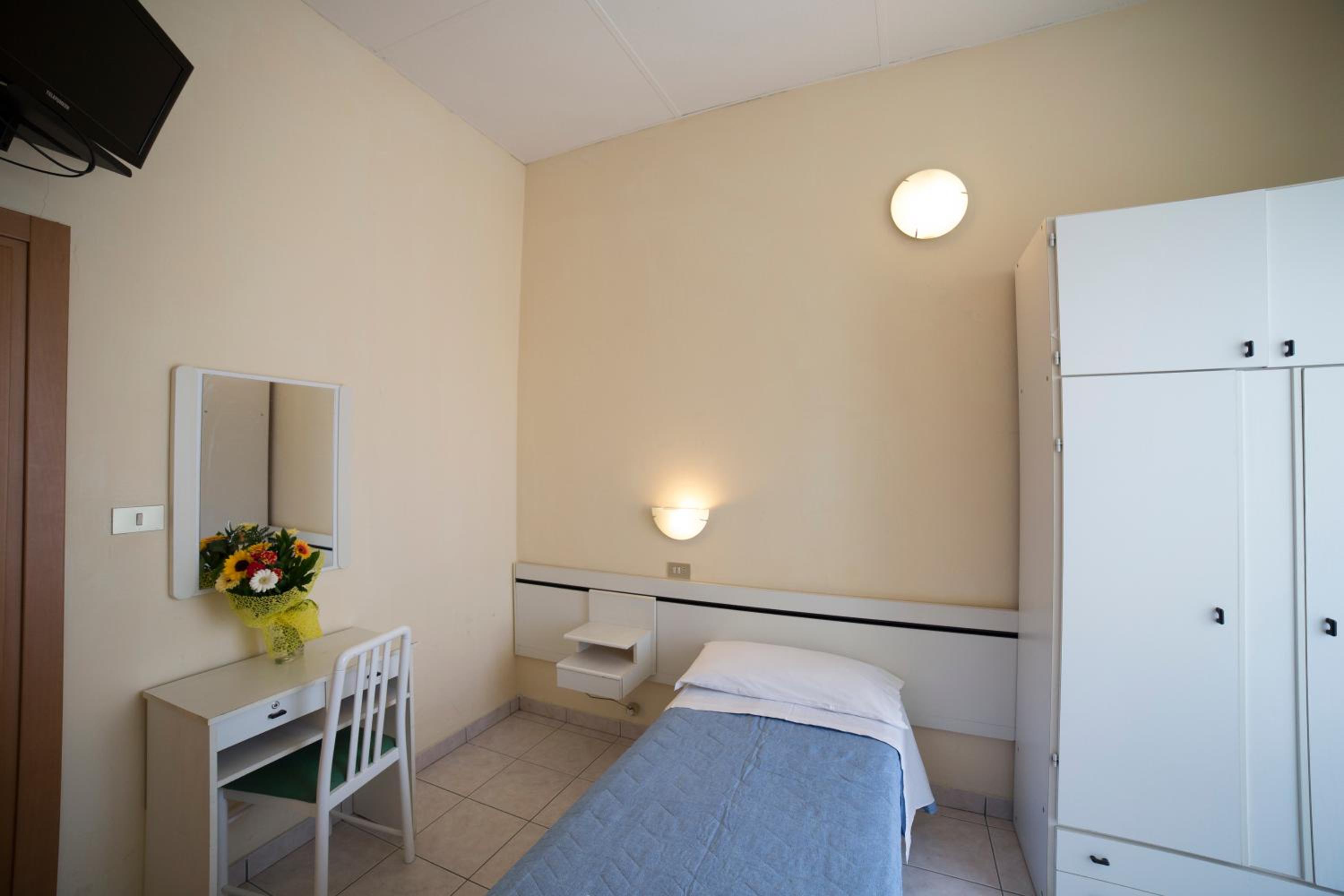 Single Room photo 3