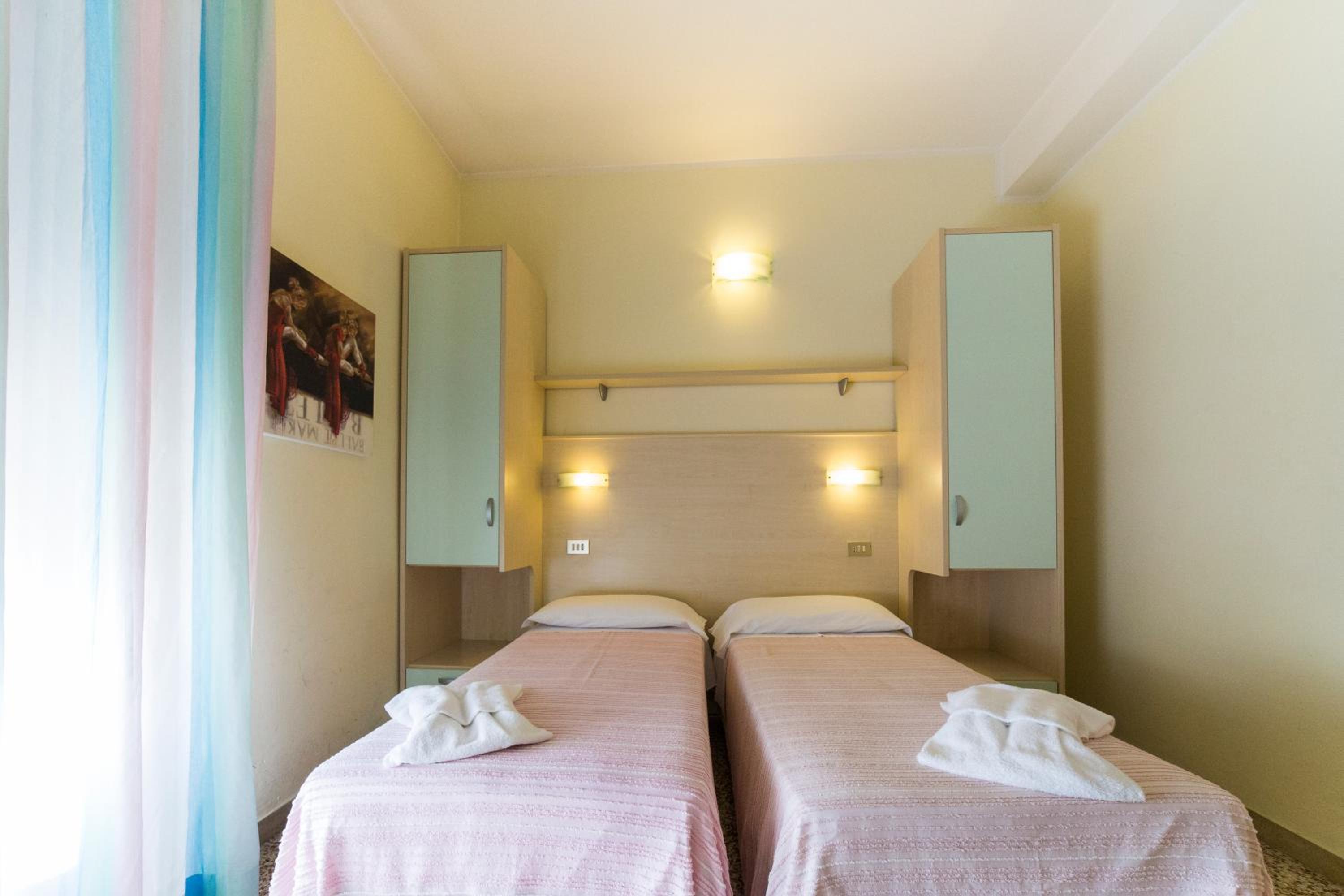 Double or Twin Room - Photo 6