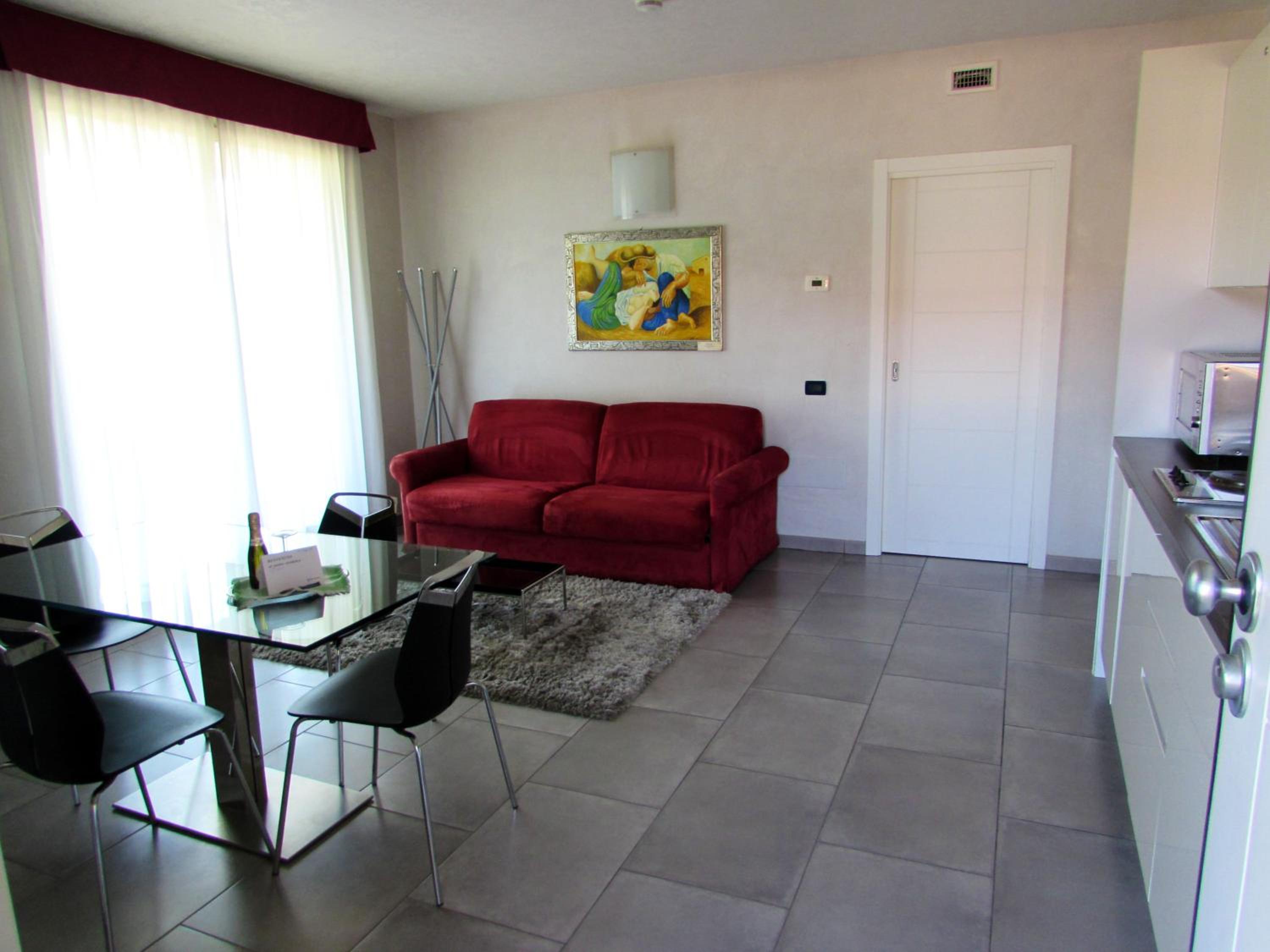 One-Bedroom Apartment photo 1