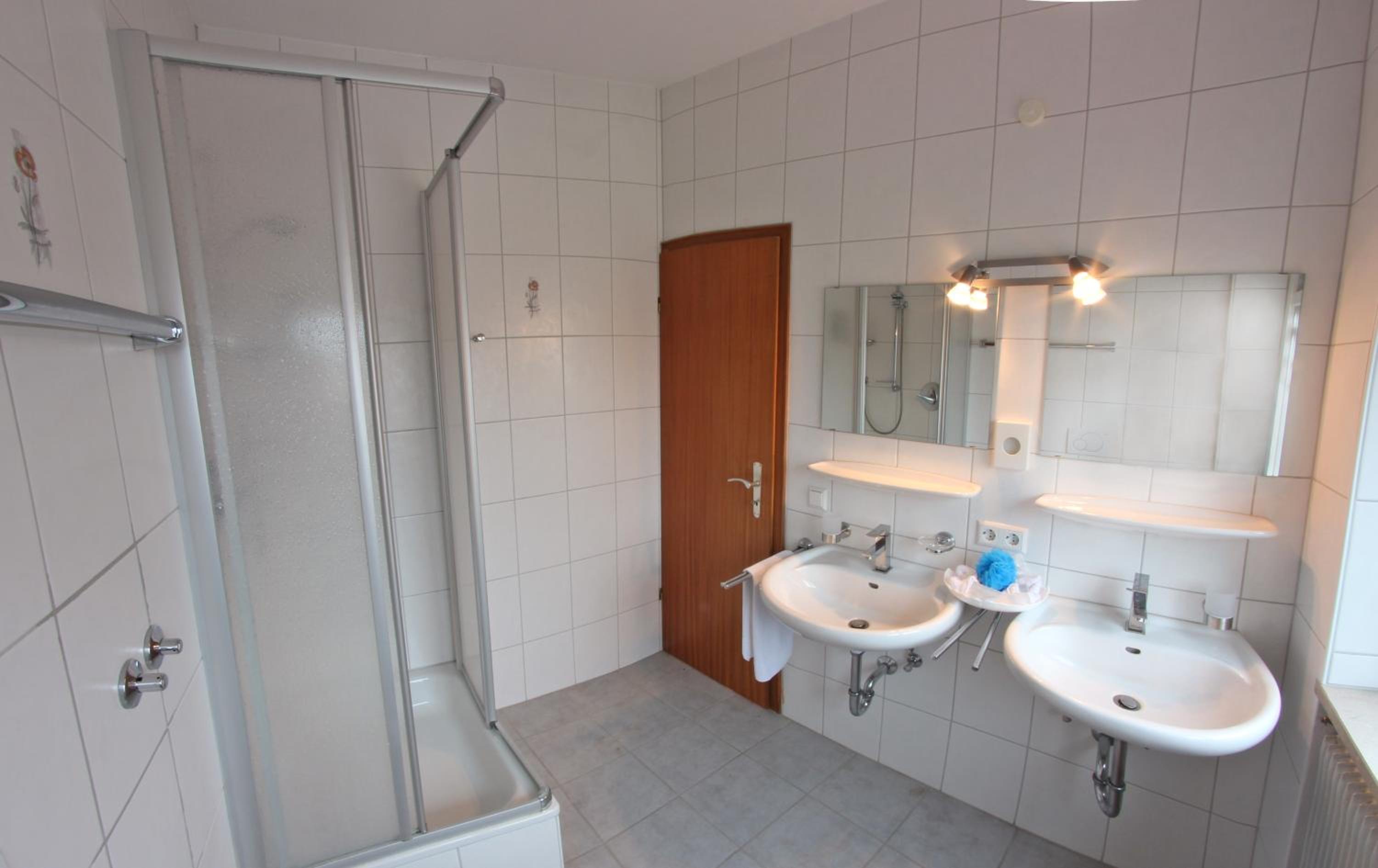 Single Room with Bathroom photo 3