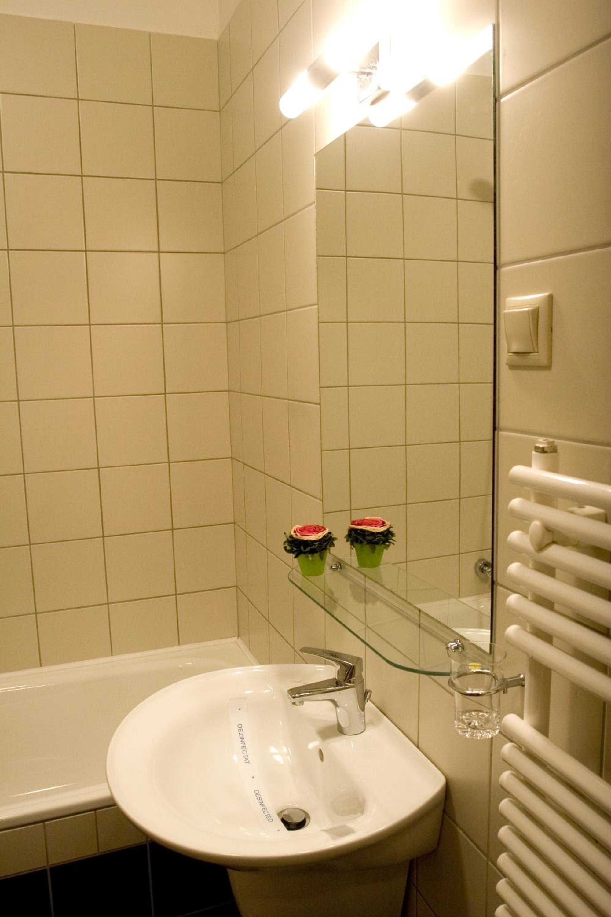 Standard Double or Twin Room - Photo 2