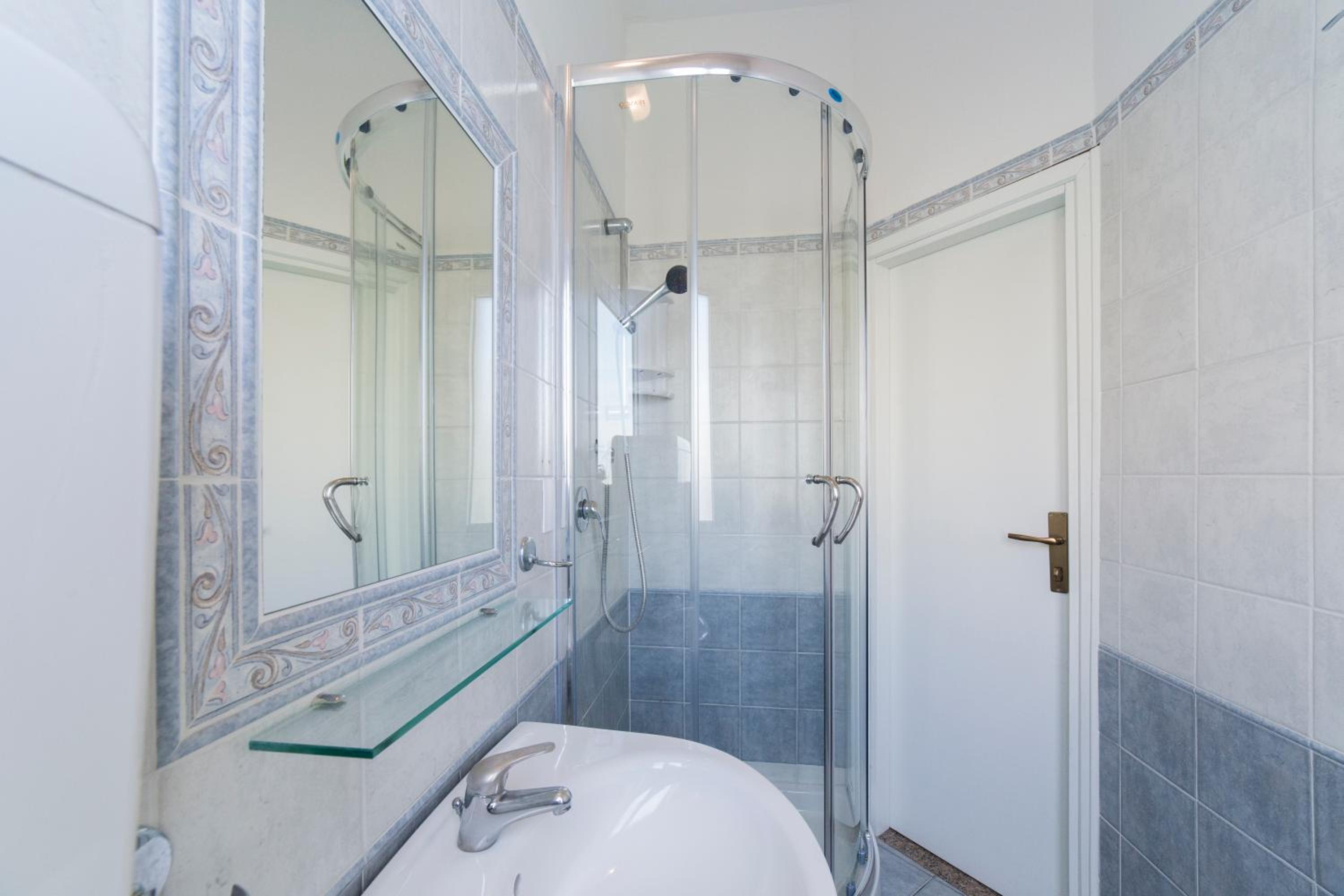 Double or Twin Room - Photo 3