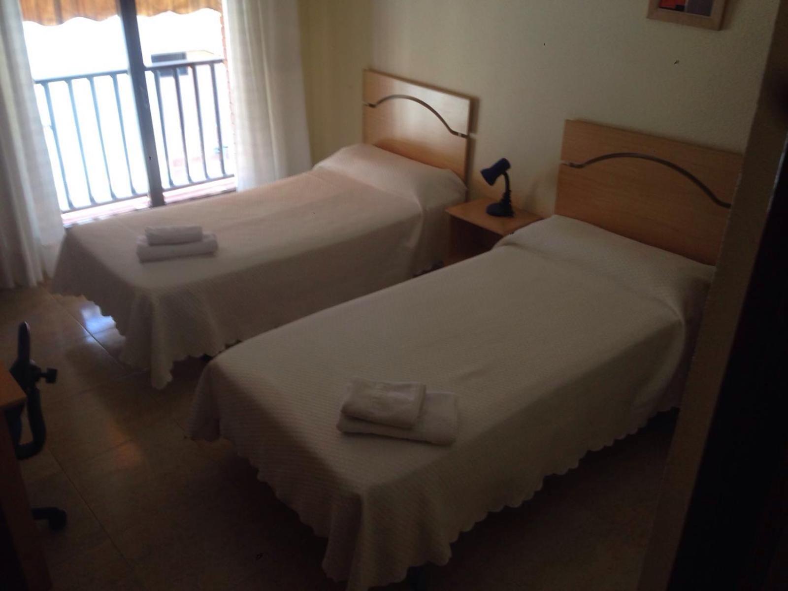 Twin Room with Shared Bathroom photo 2