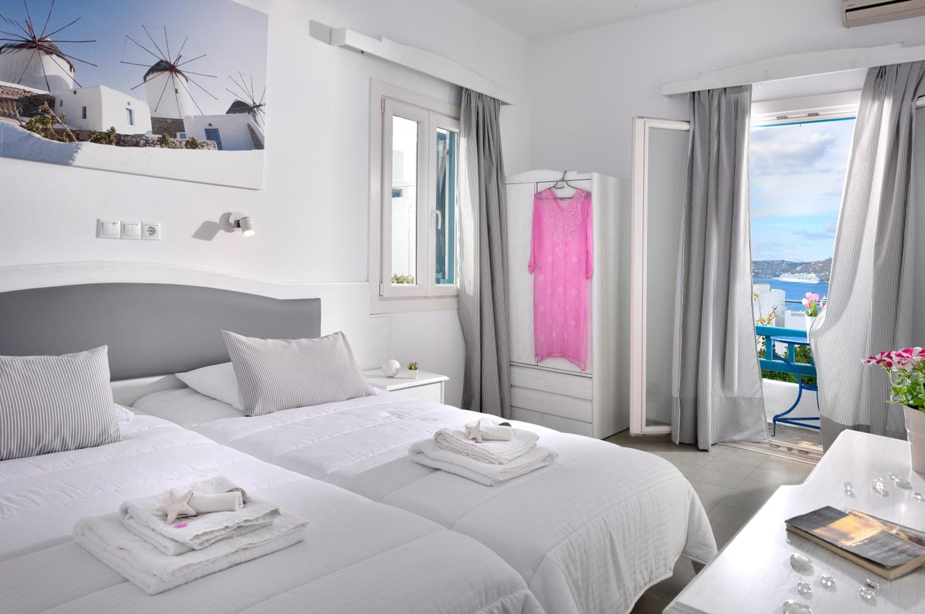 Double or Twin Room with Sea View photo 2