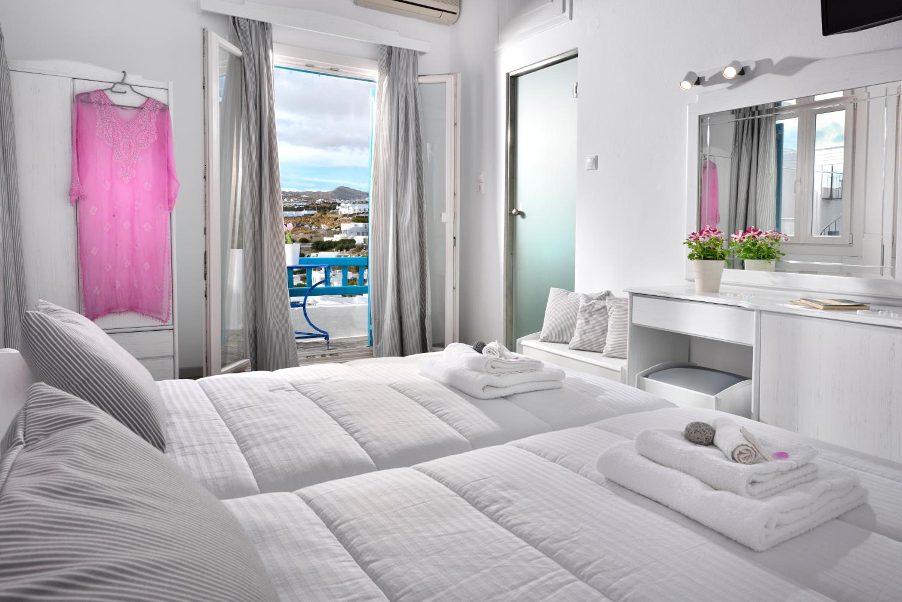 Double or Twin Room with Sea View photo 3
