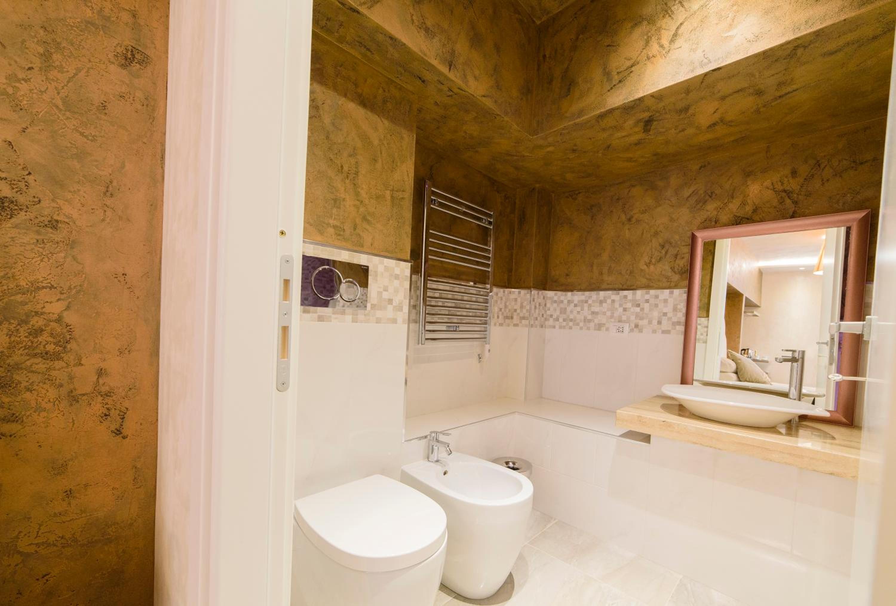 Deluxe Junior Suite thumbnail 5