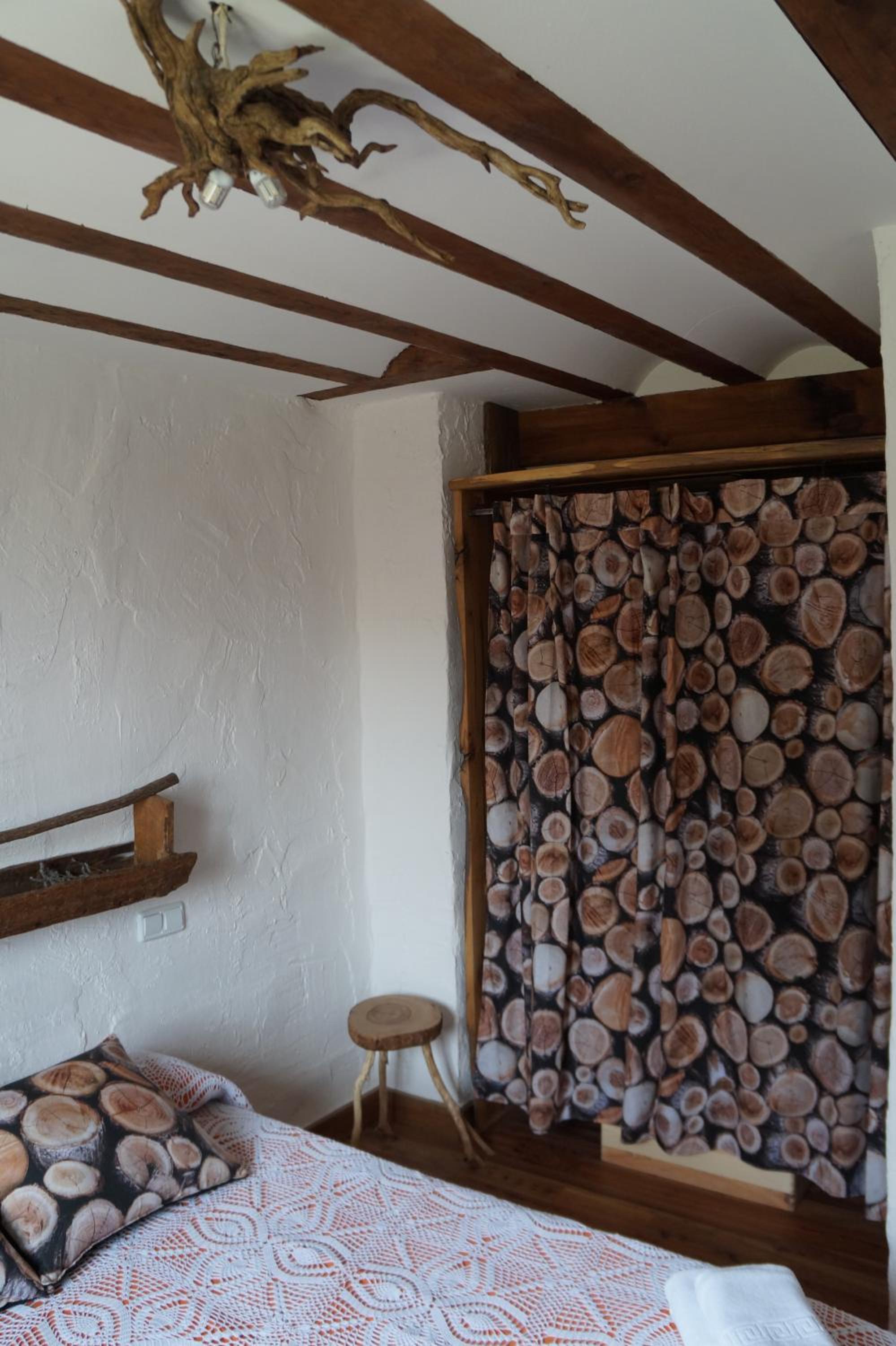 Single Room with Shared Bathroom photo 3