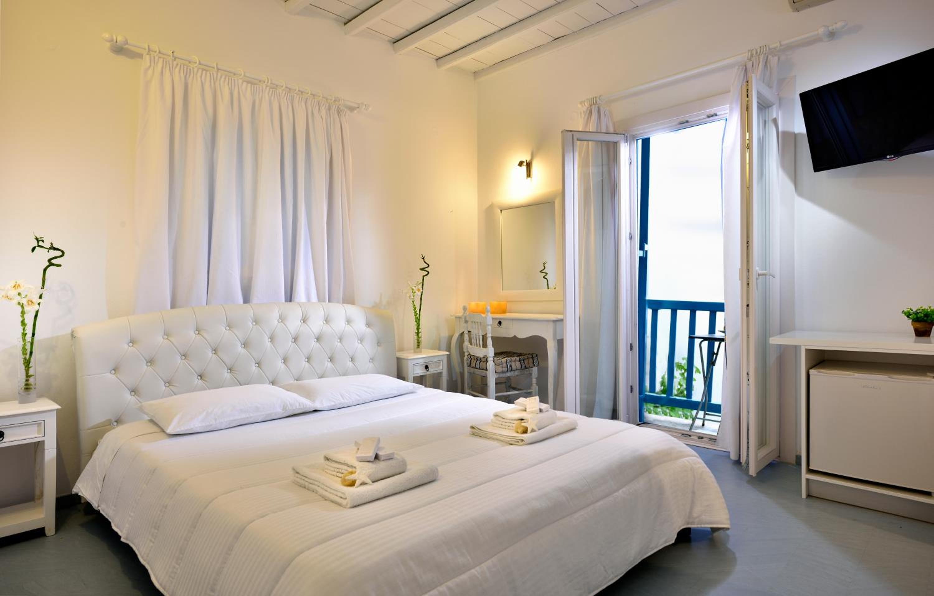 Double or Twin Room - Photo 9