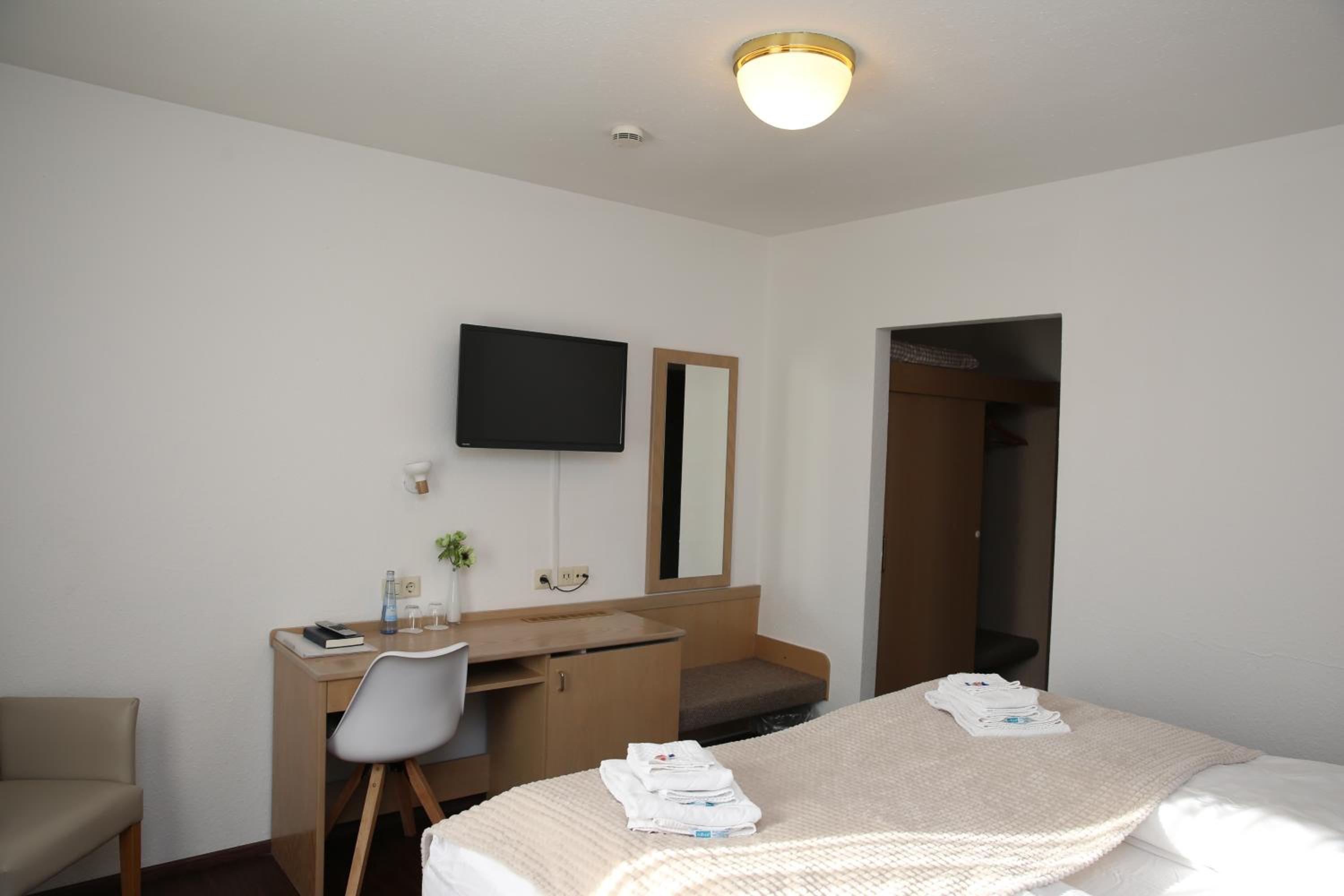 Double Room - Photo 9