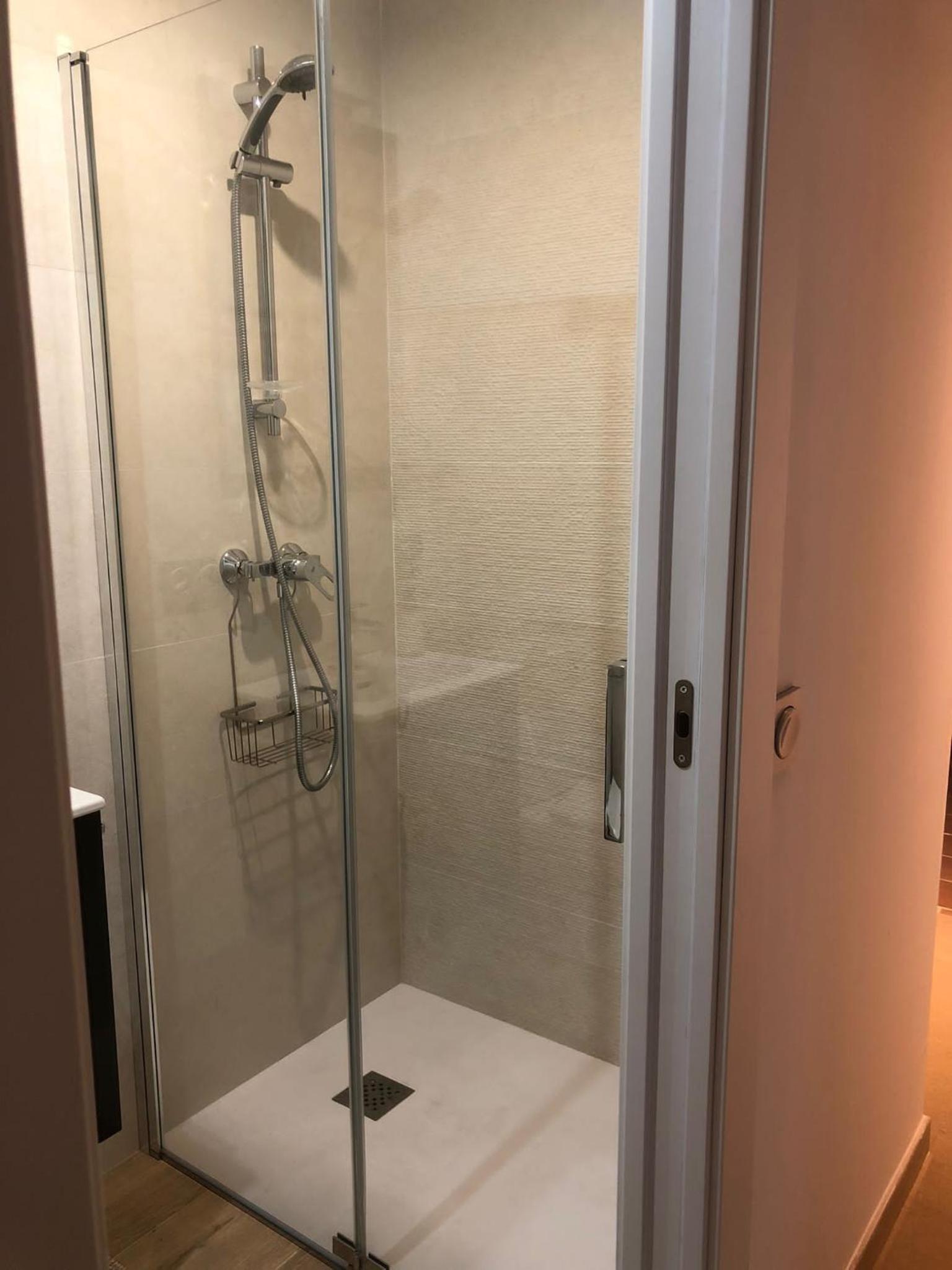Apartment with Shower photo 3