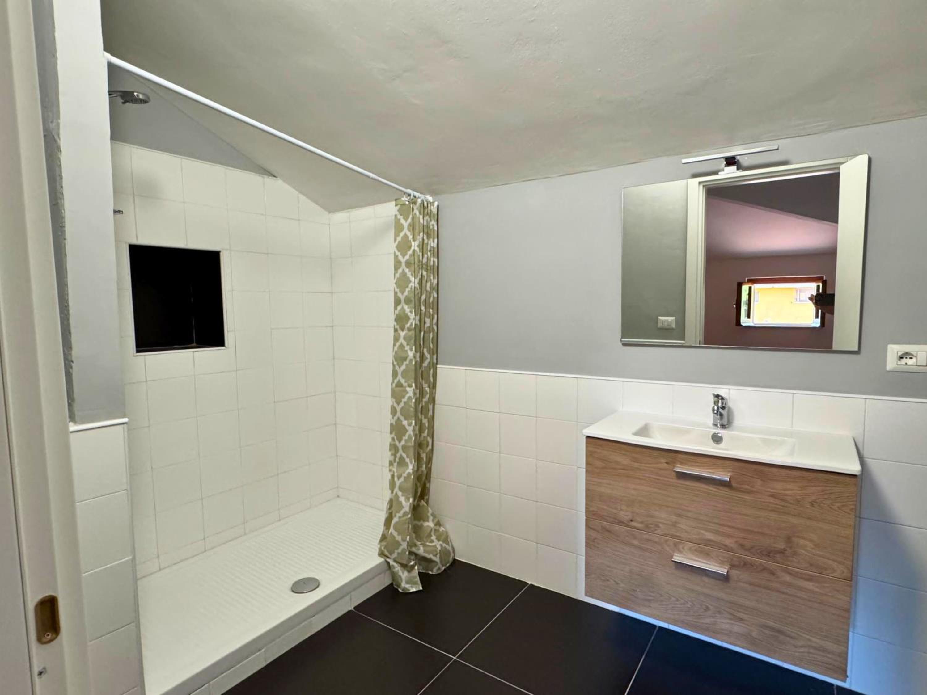 Three-Bedroom Standard Apartment photo 2