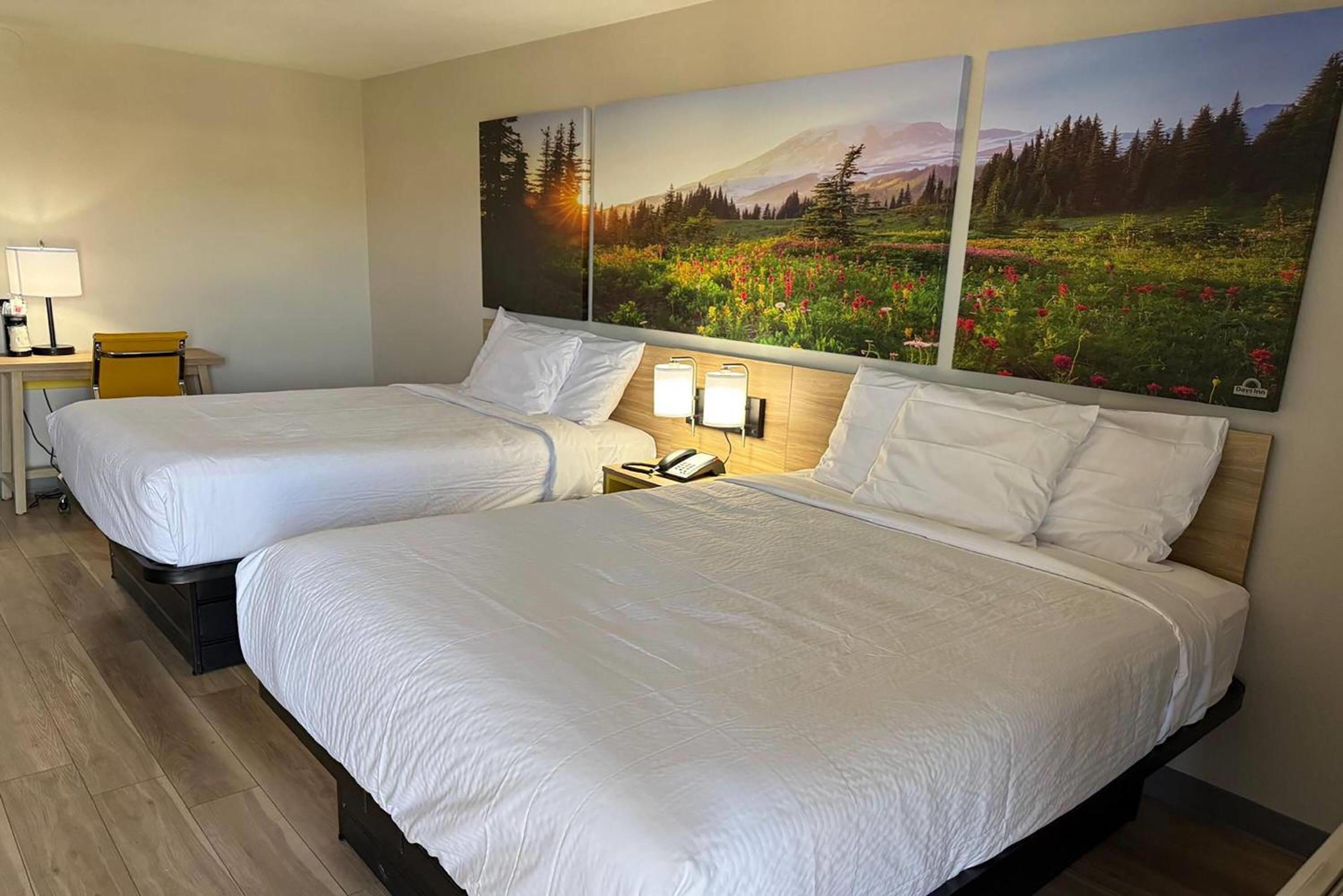 Deluxe Double Room with Two Double Beds - Photo 2
