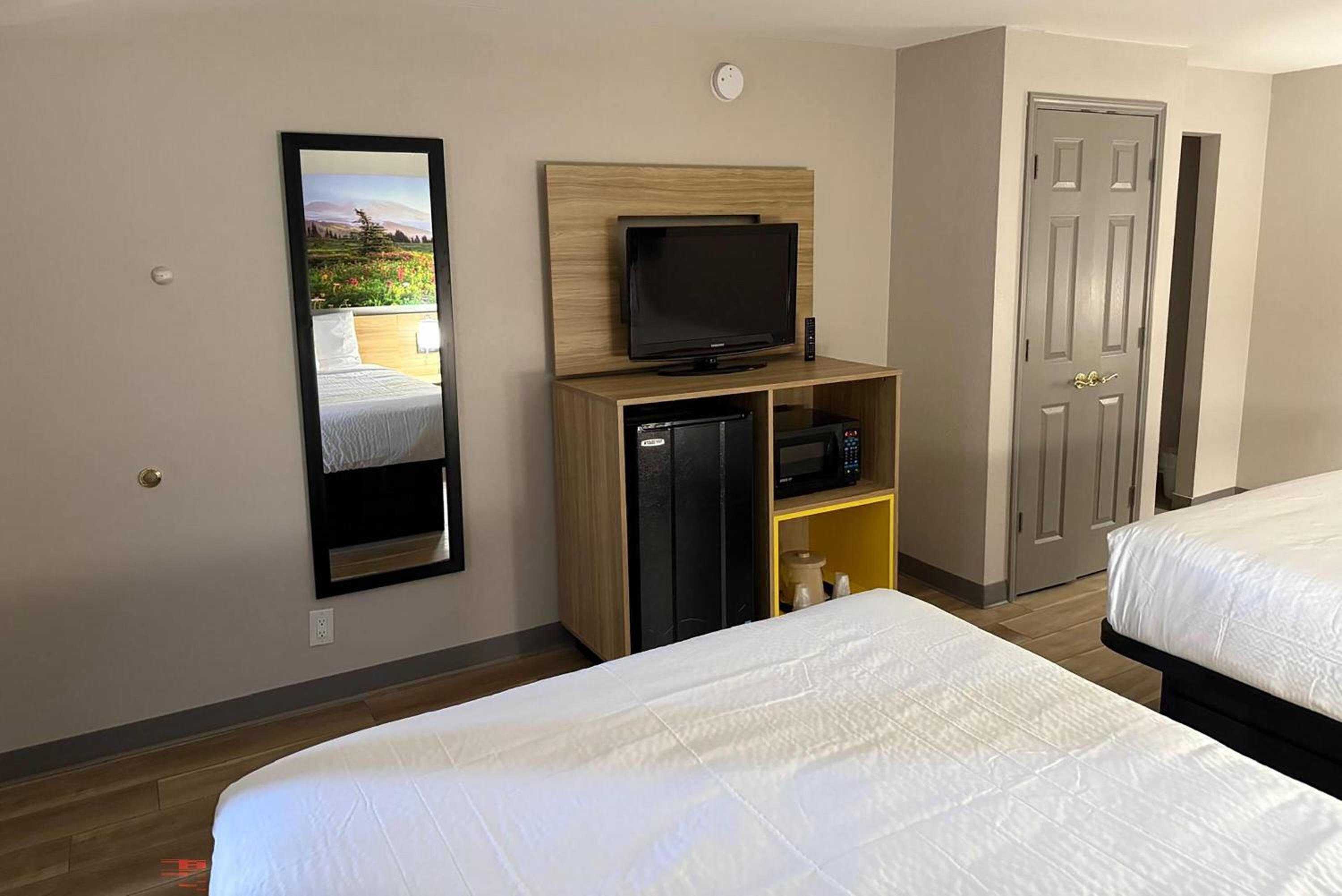 Deluxe Double Room with Two Double Beds - Photo 5