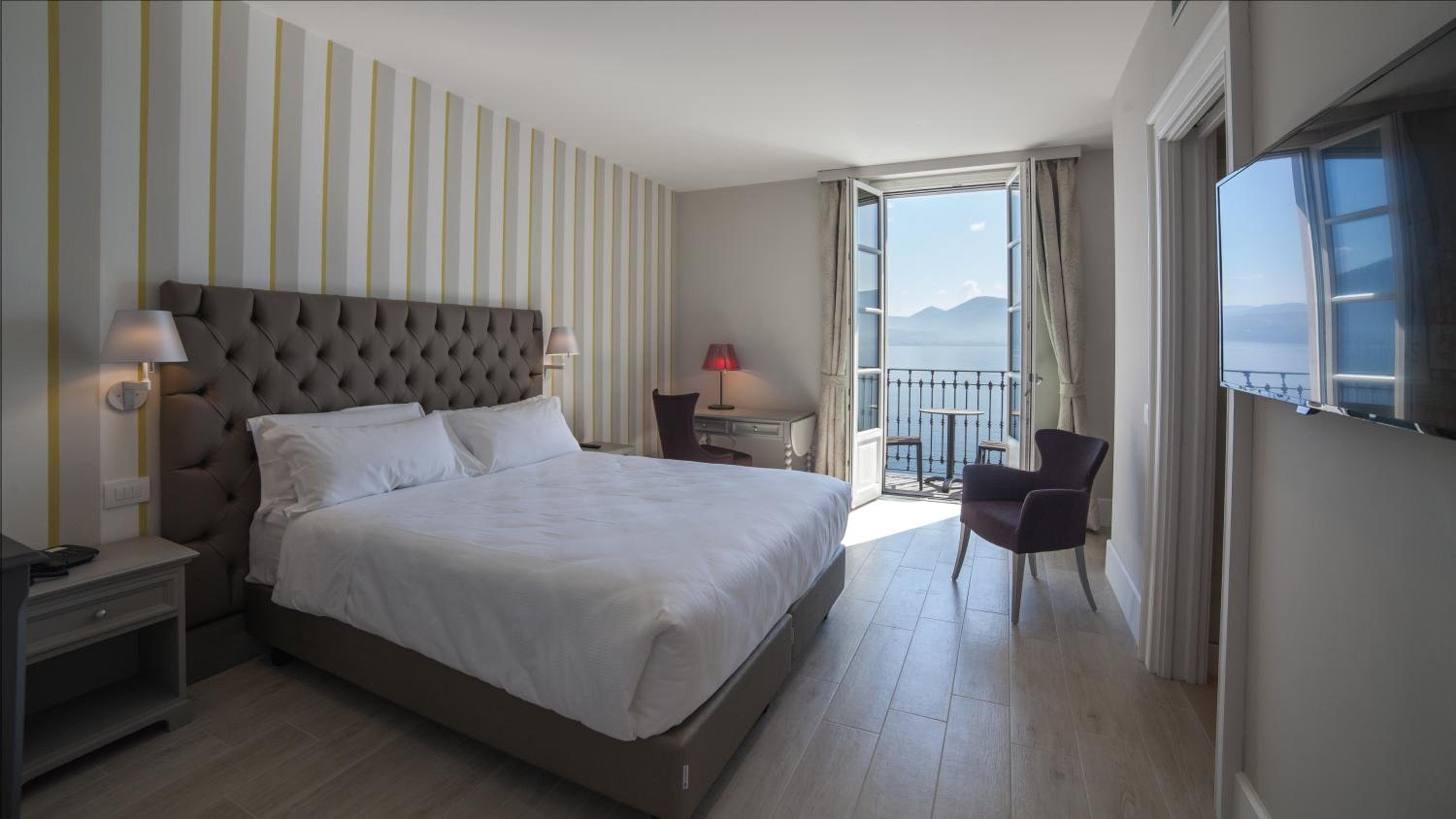 Double or Twin Room with Lake View