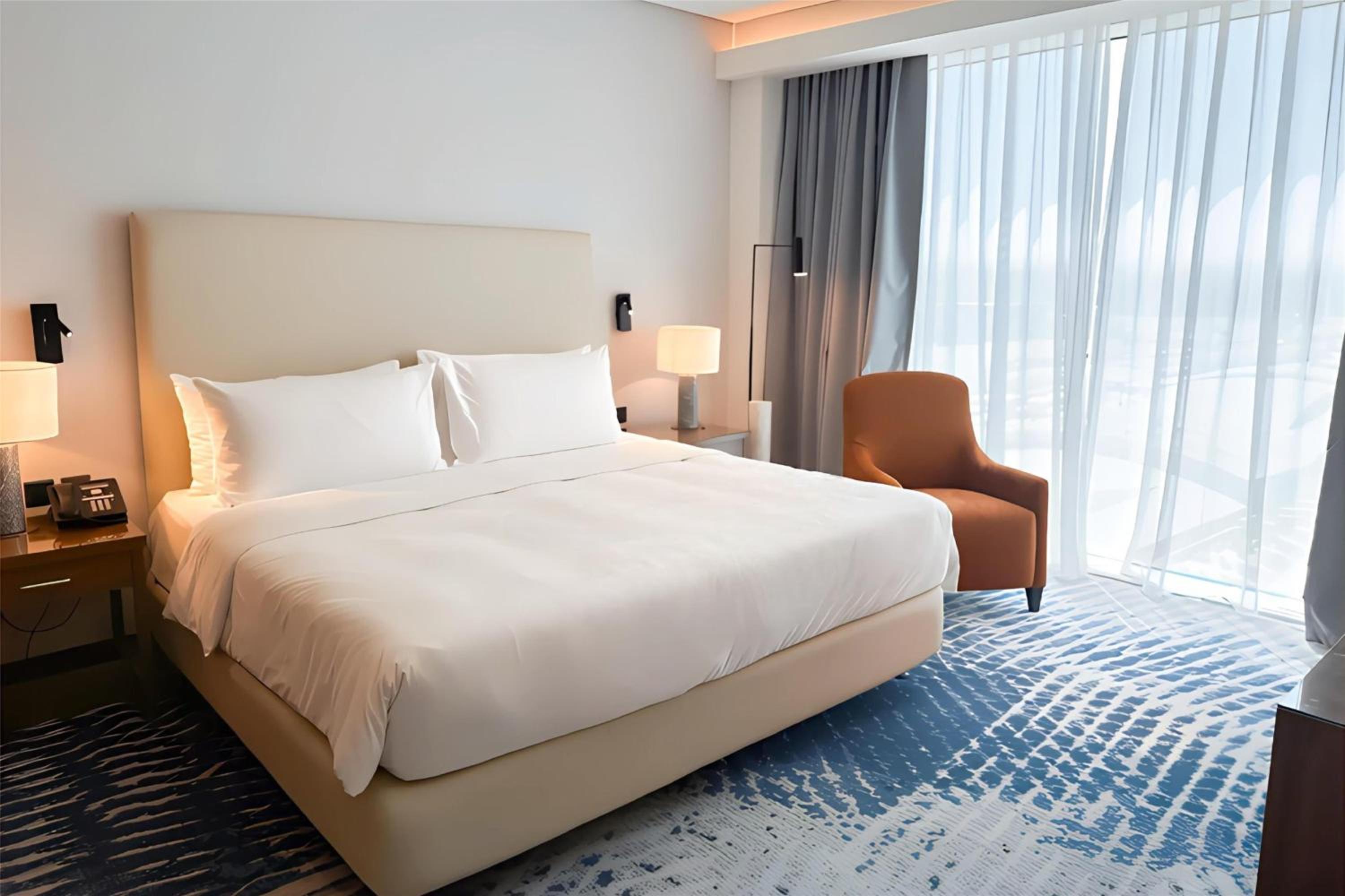 One-Bedroom King Suite with City View - Photo 5