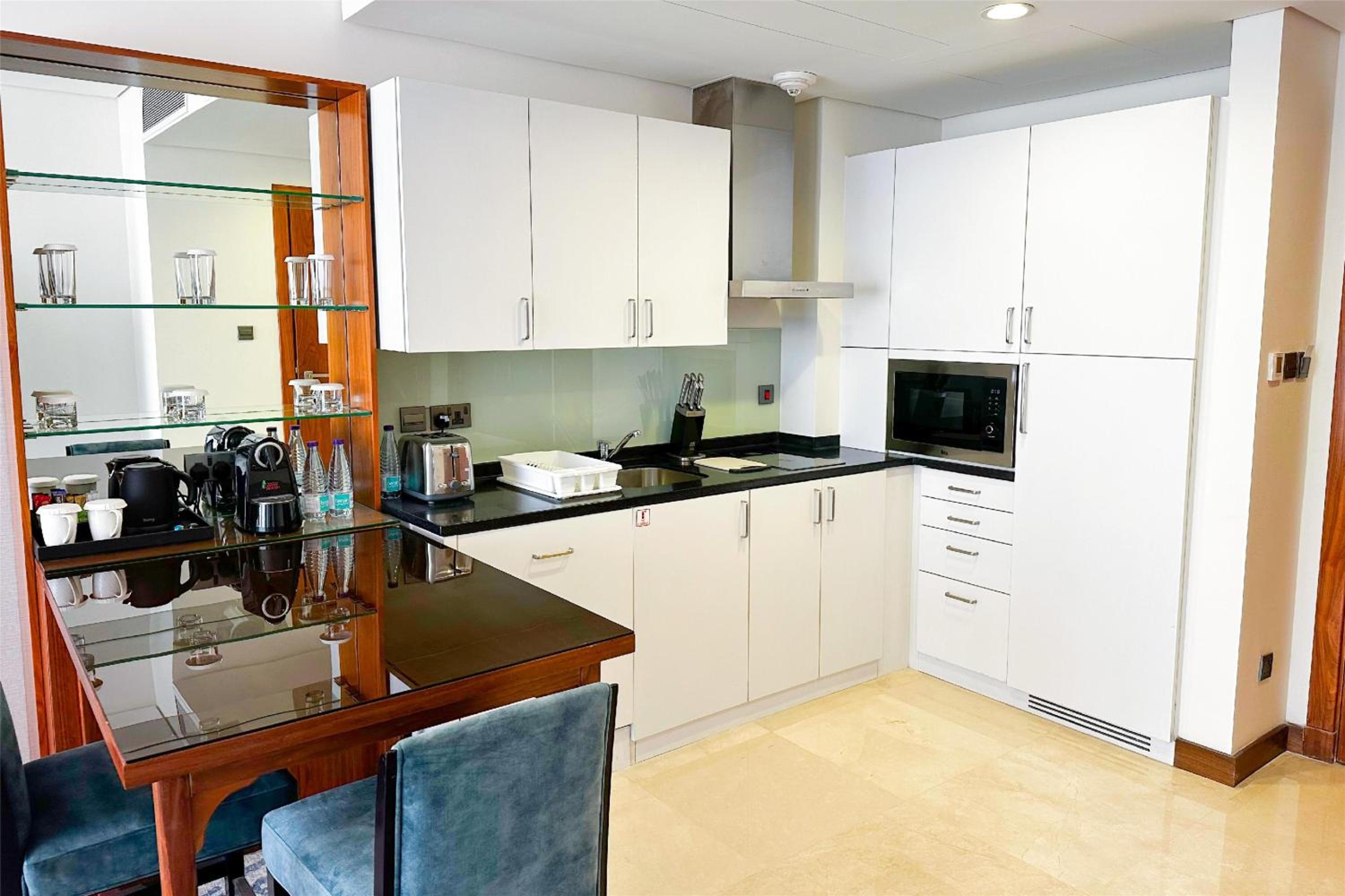 One-Bedroom King Suite with City View - Photo 2