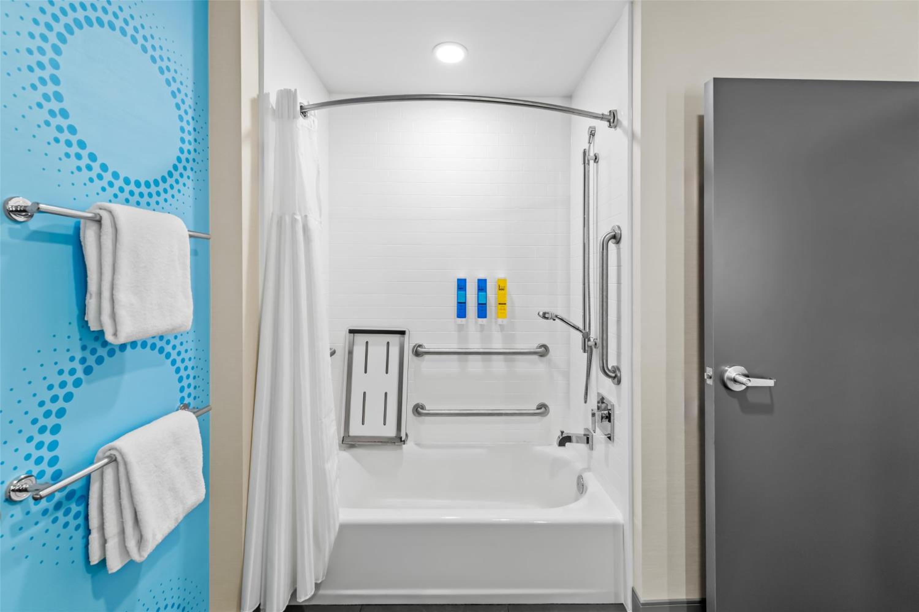 Queen Room with Two Queen Beds - Mobility and Hearing Access - Photo 3