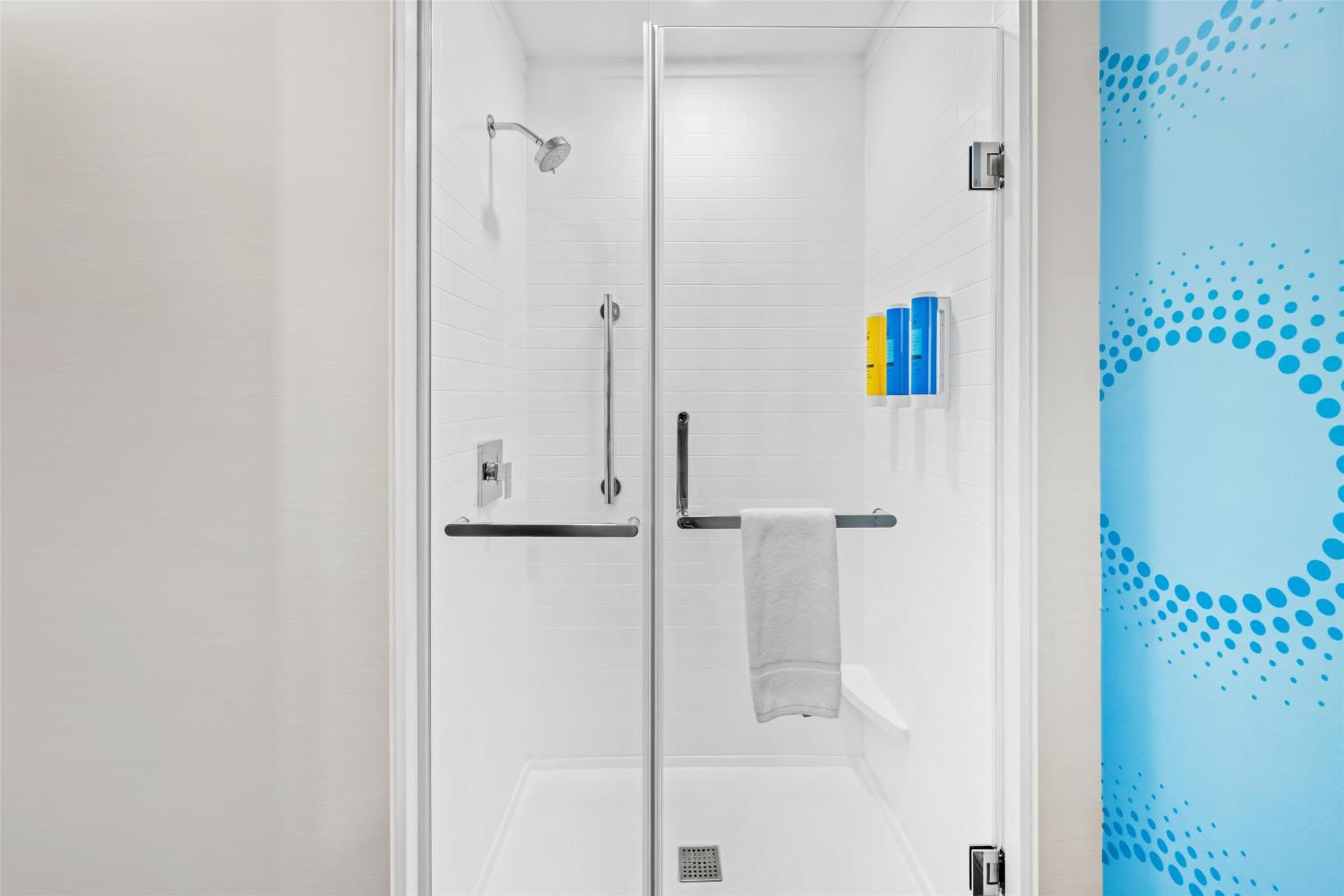 King Room with Walk-In Shower - Photo 2