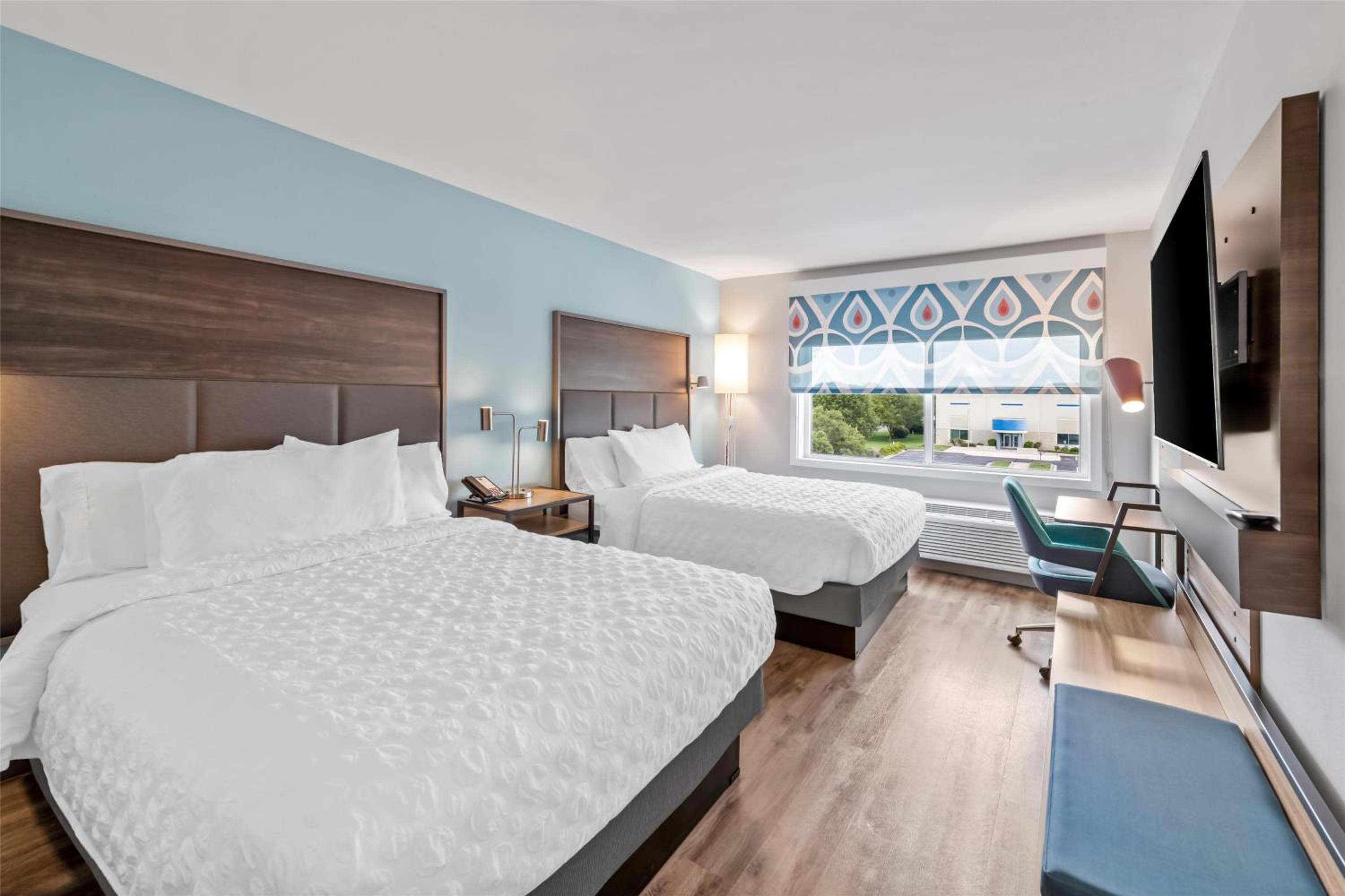 Queen Room with Two Queen Beds and Walk-In Shower - Photo 4