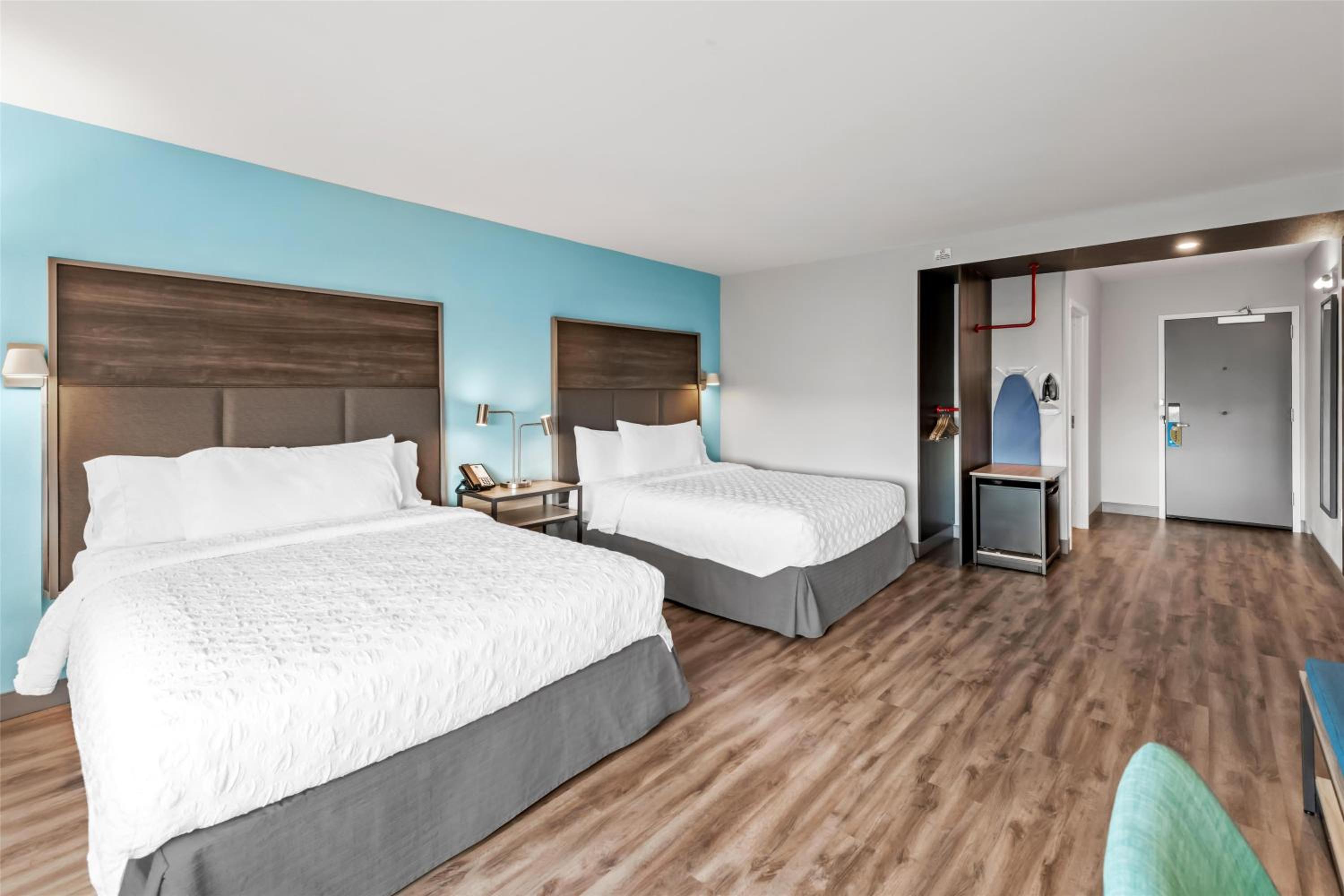 Queen Room with Two Queen Beds - Mobility and Hearing Access - Photo 4