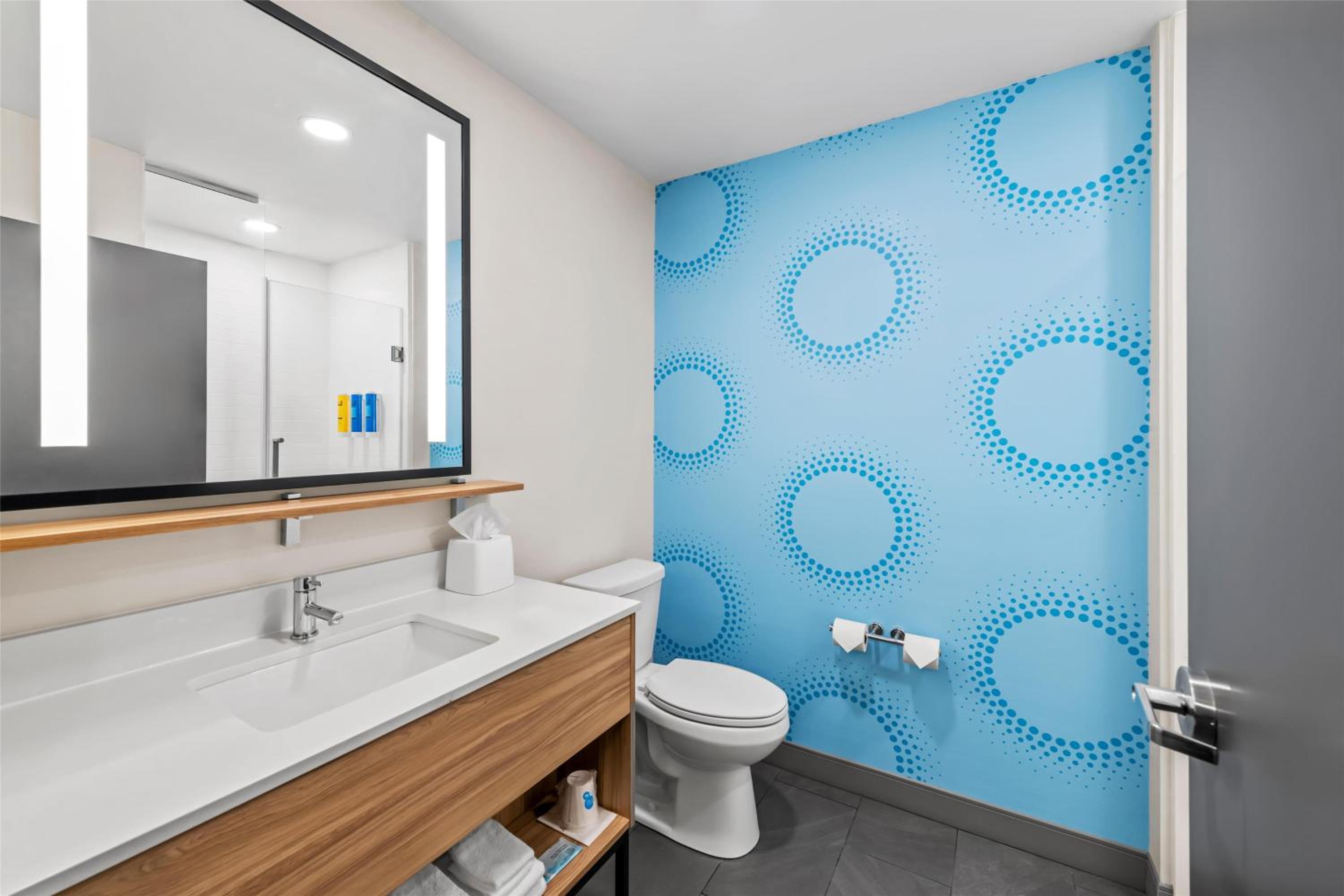 King Room with Walk-In Shower - Photo 1