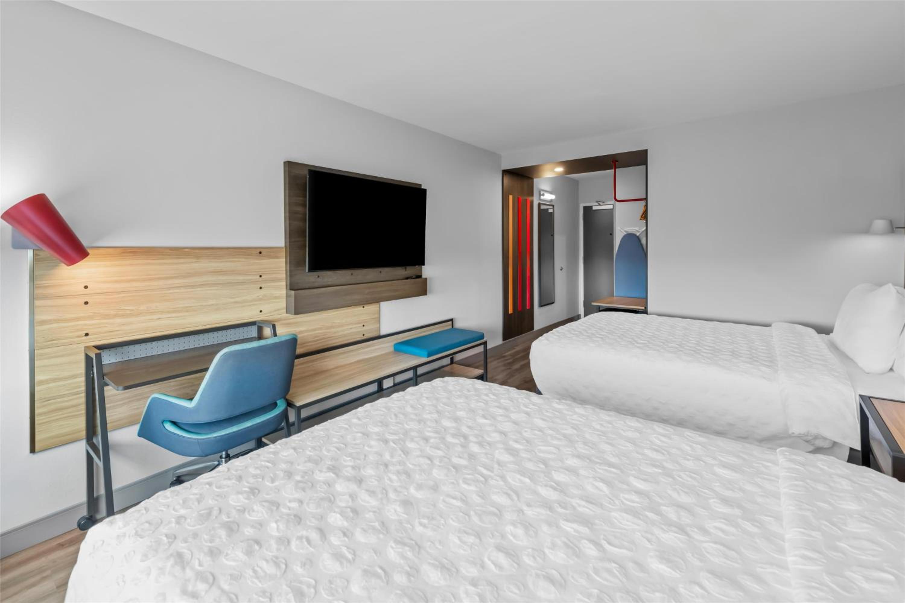 Queen Room with Two Queen Beds and Walk-In Shower - Photo 2