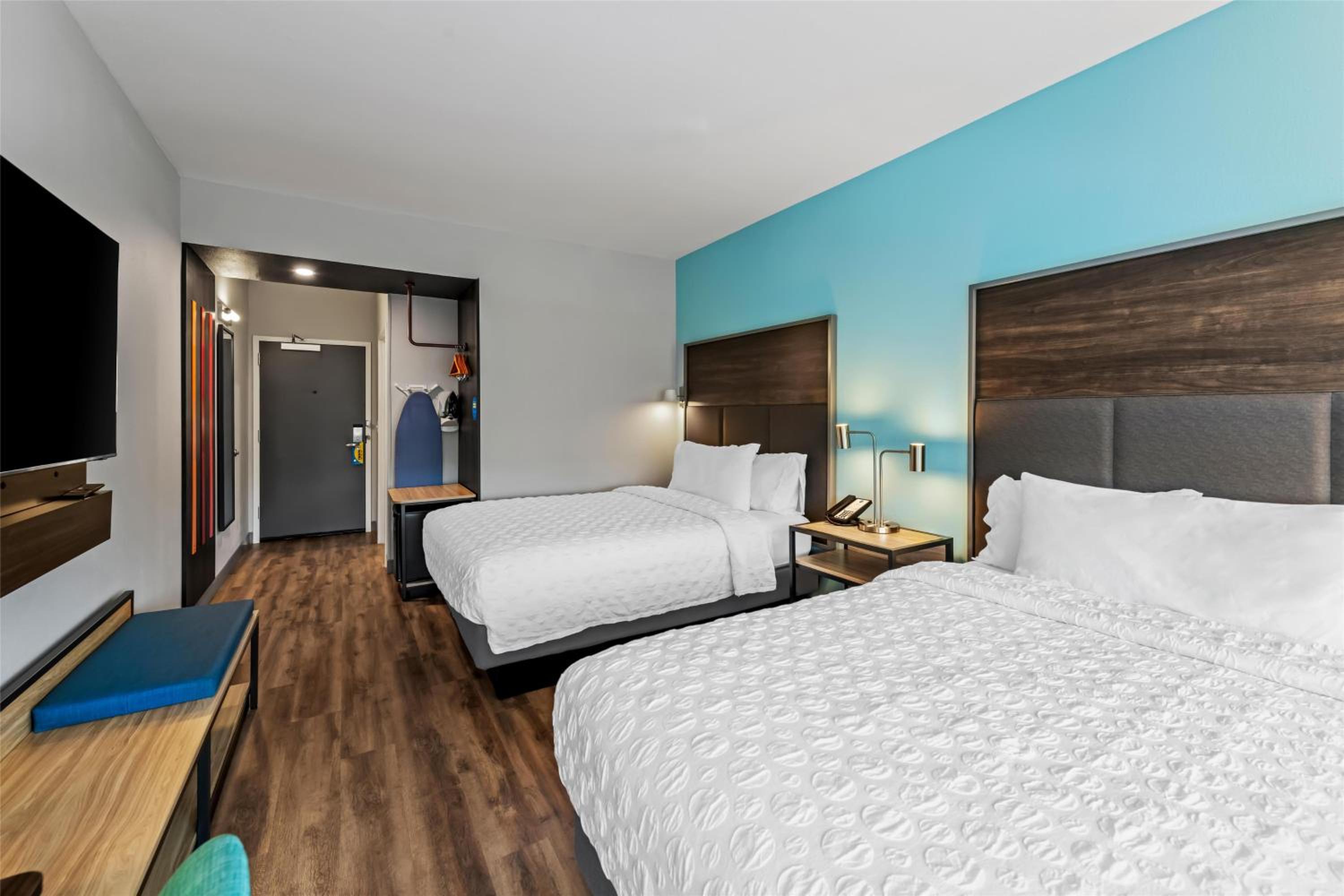 Queen Room With Two Queen Beds - Hearing Access - Photo 5