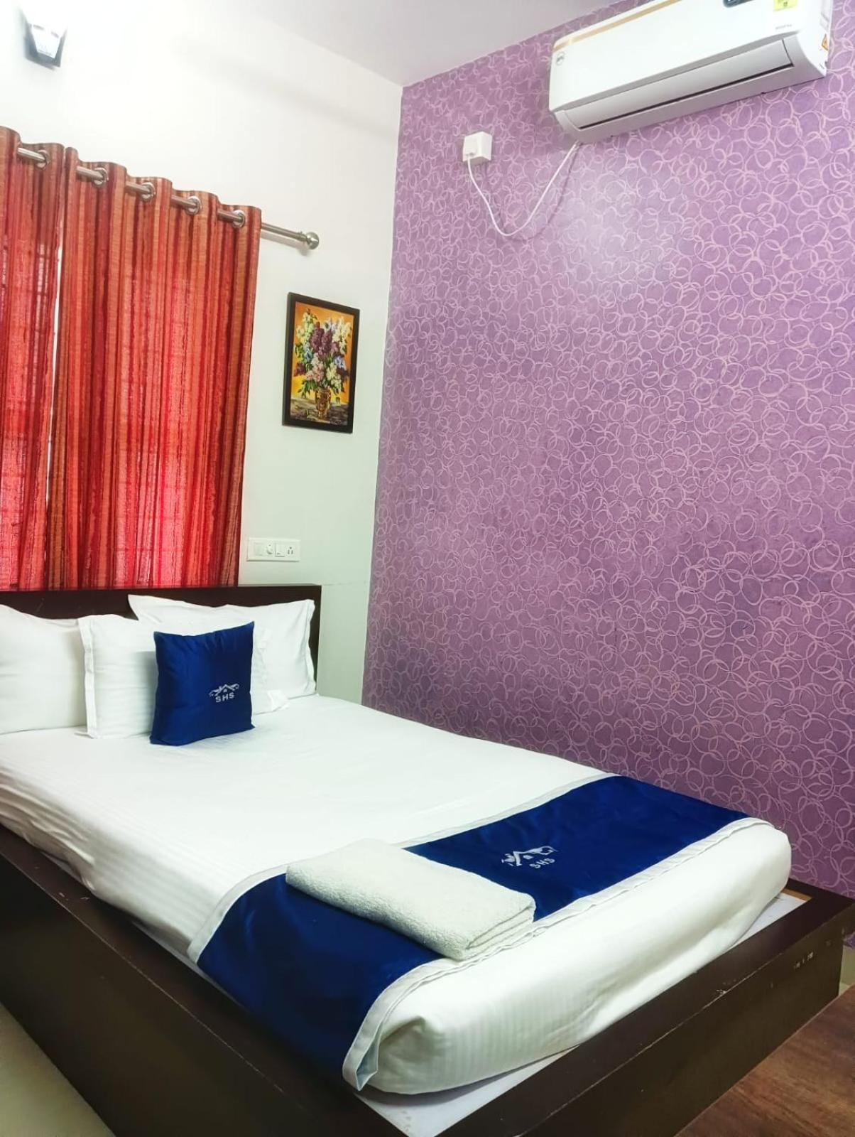 Deluxe Single Room with Balcony photo 1