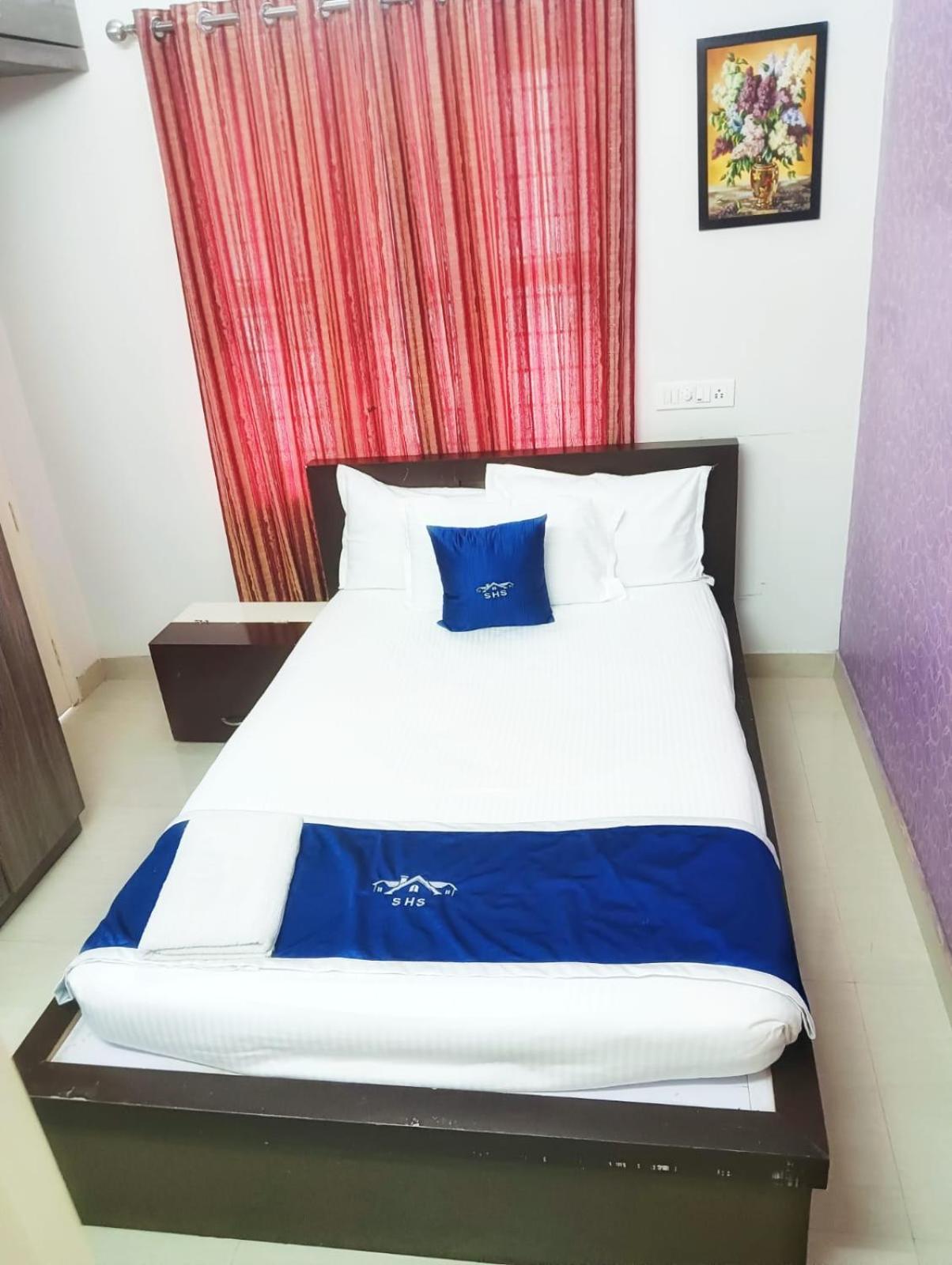 Deluxe Single Room with Balcony photo 2