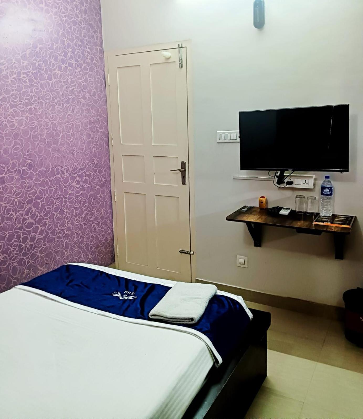 Deluxe Single Room with Balcony photo 3