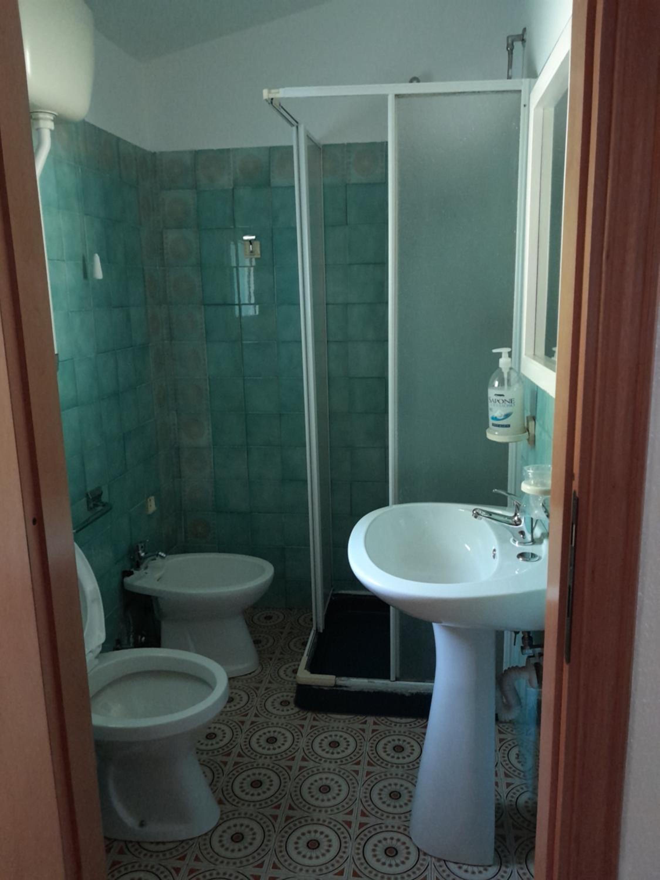Twin Room with Private Bathroom photo 2