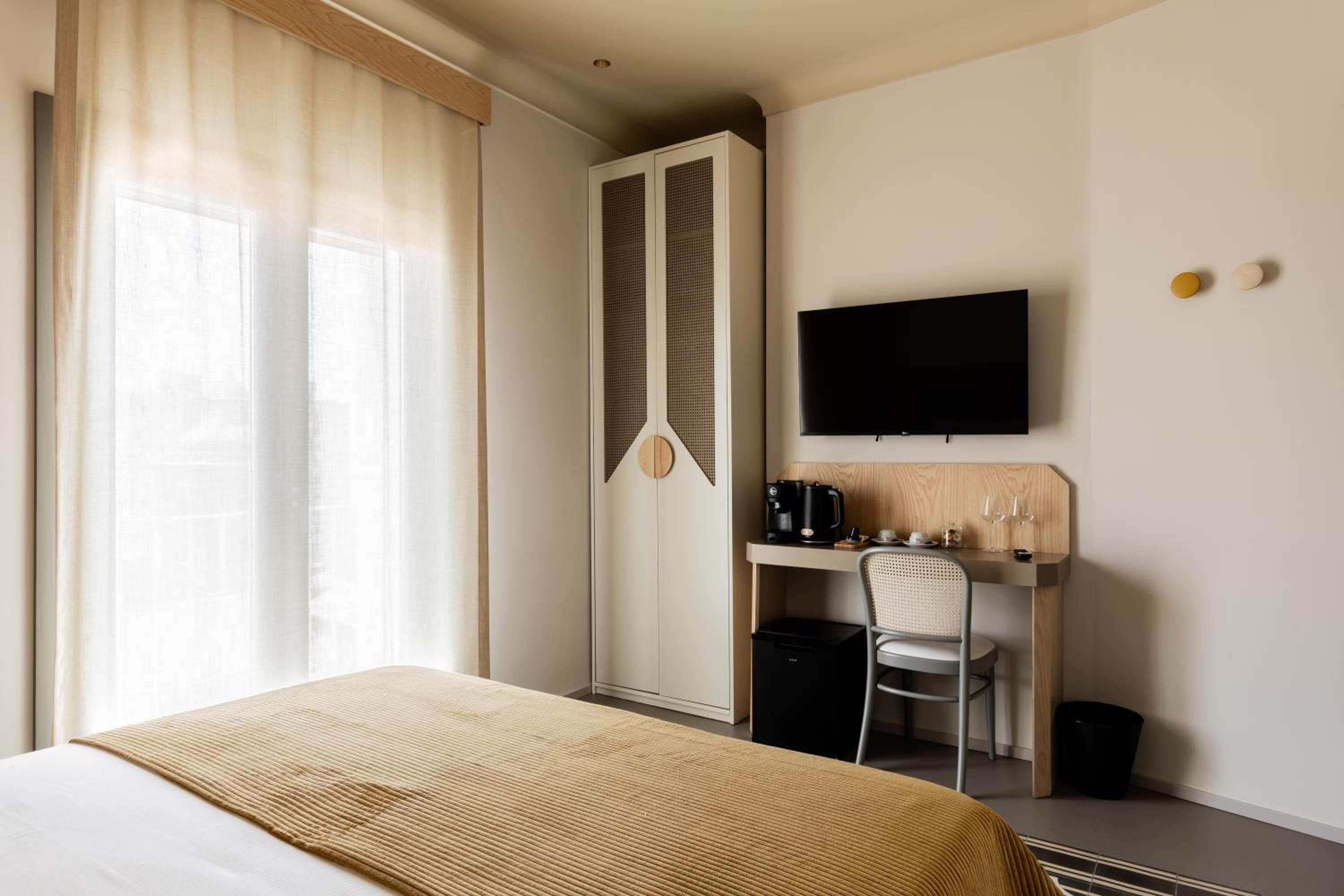 Deluxe Double Room with Balcony and Sea View